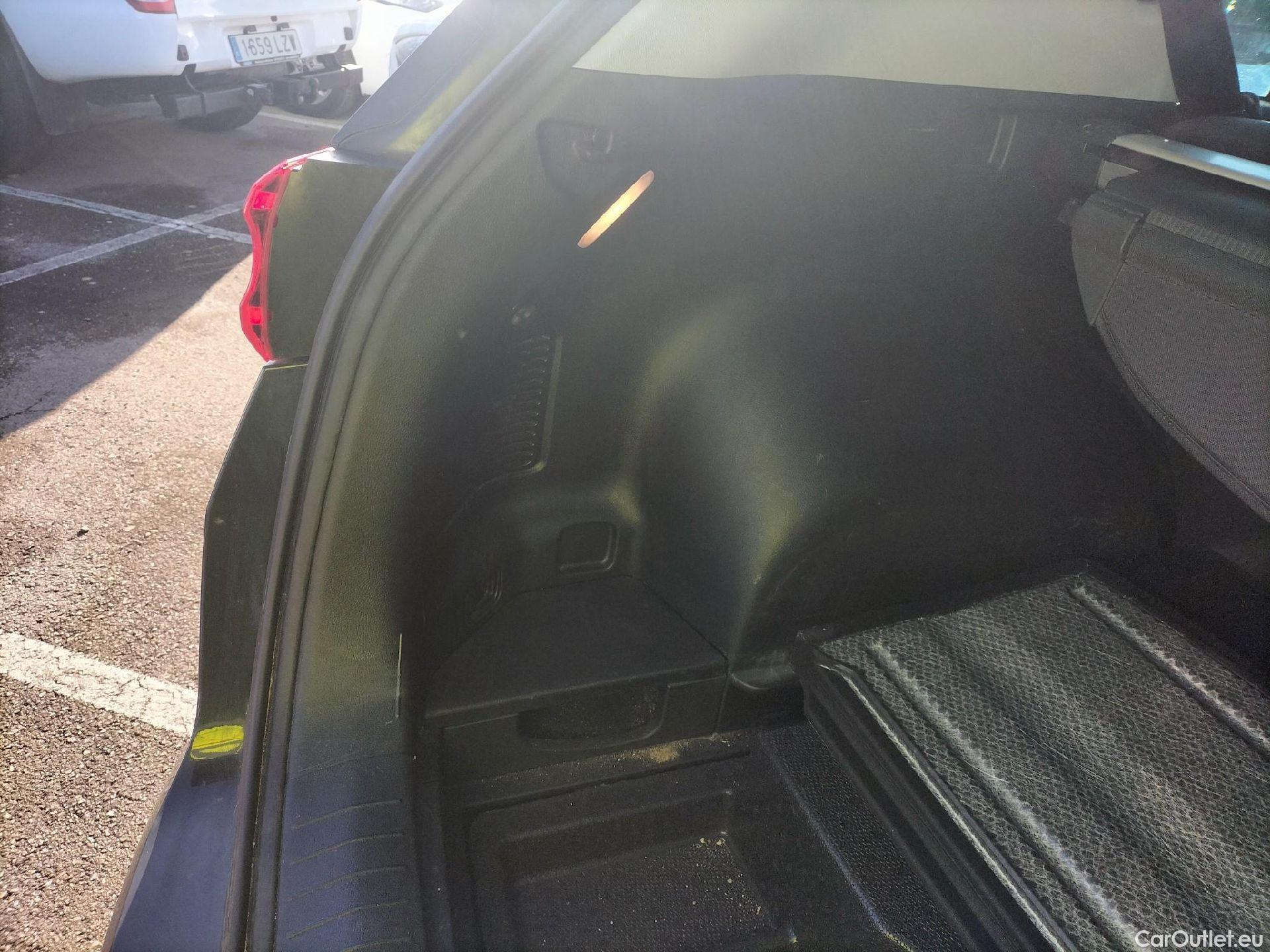  KIA  Sportage KIA  1.6MHEV Drive 100kW(136CV) 4x2(Crist Tintados) #31