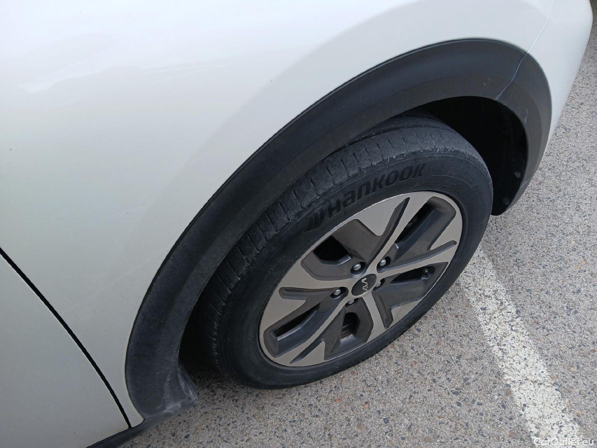  KIA  Niro KIA e- / 2016 / 5P / crossover e- 150kW (204CV) Drive (Long Range) #4