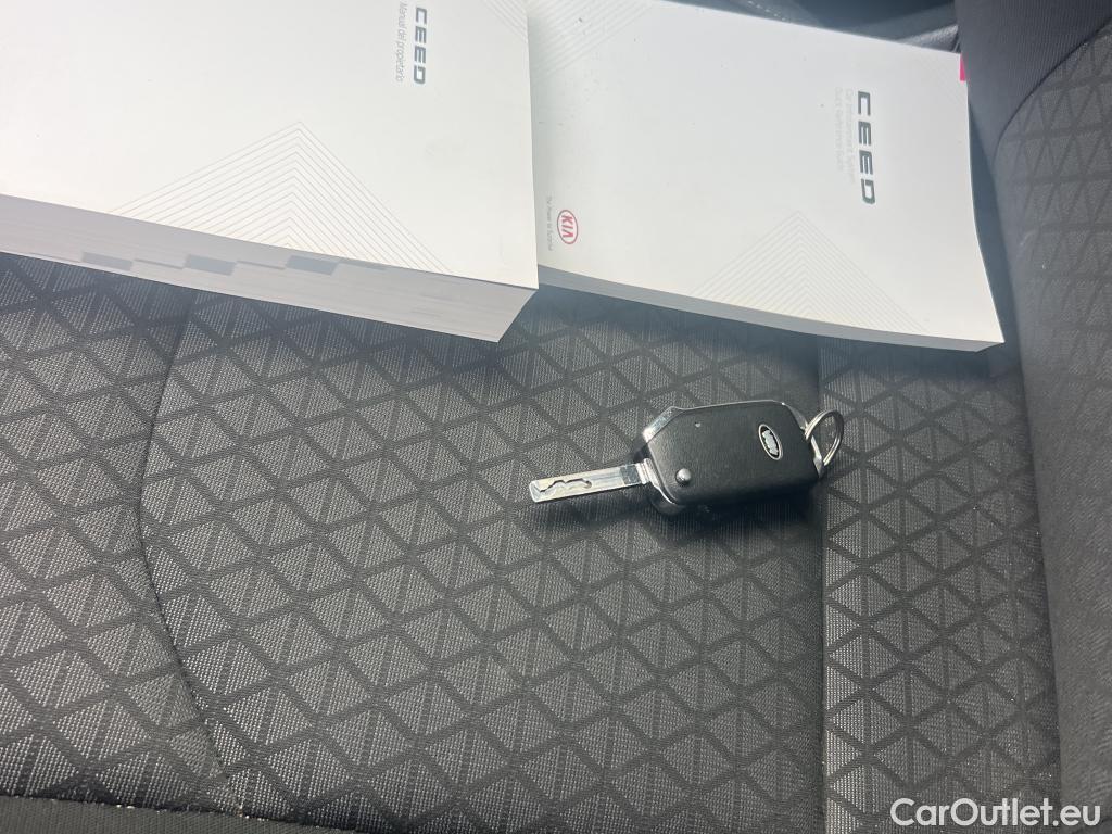  KIA  Cee'd KIA Ceed / 2018 / 5P / berlina con portón 1.0 MHEV 88kW (120CV) Drive DCT #2