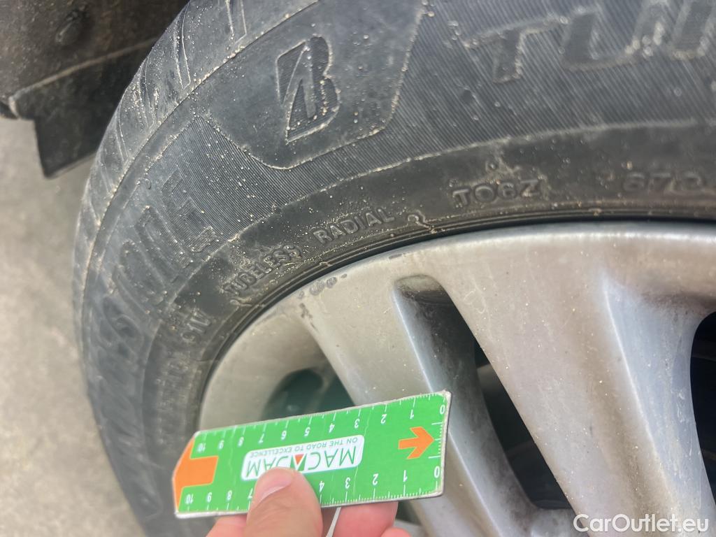  KIA  Cee'd KIA Ceed / 2018 / 5P / berlina con portón 1.0 MHEV 88kW (120CV) Drive DCT #17