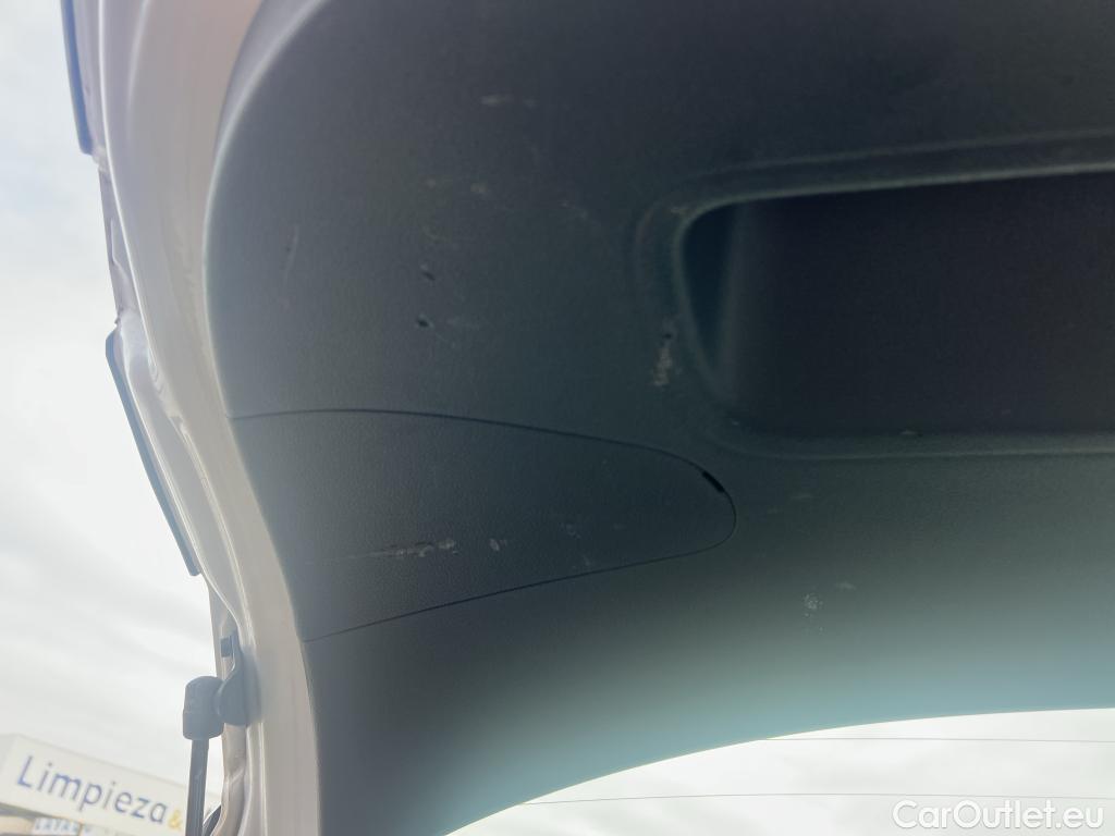  KIA  Cee'd KIA Ceed / 2018 / 5P / berlina con portón 1.0 MHEV 88kW (120CV) Drive DCT #22