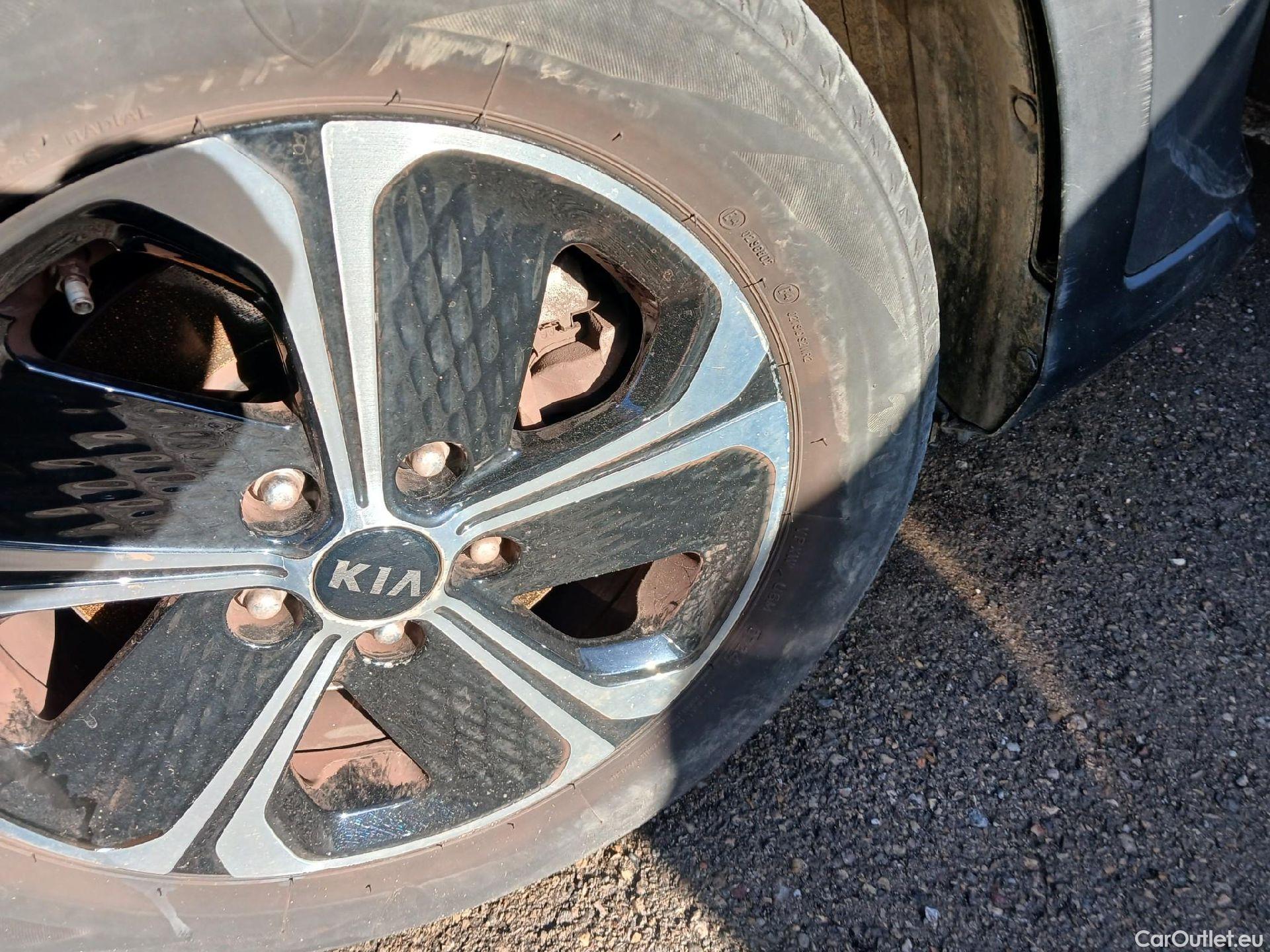  KIA  XCeed KIA  1.6 GDi PHEV 104kW (141CV) eDrive #40