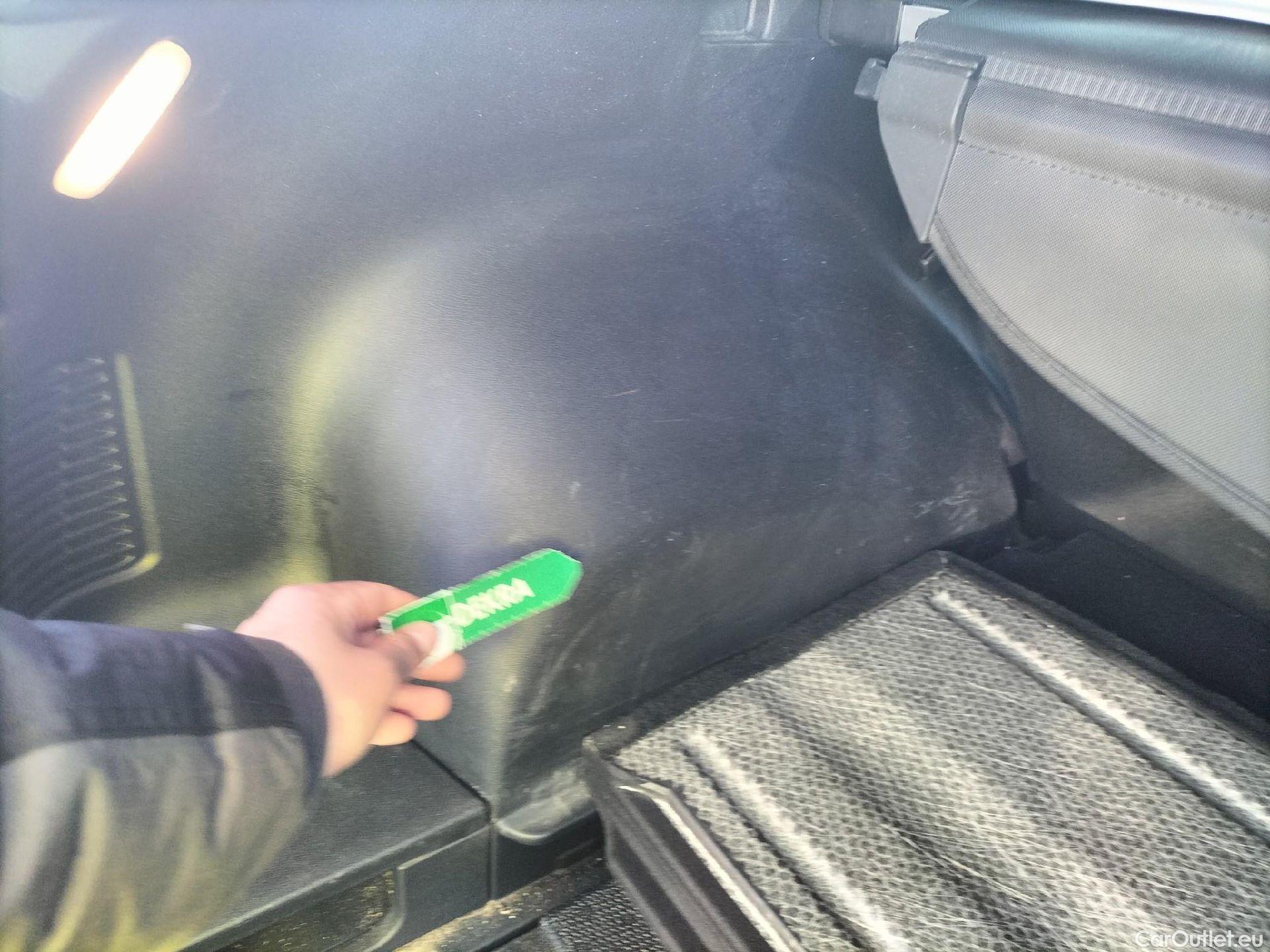  KIA  Sportage KIA  1.6MHEV Drive 100kW(136CV) 4x2(Crist Tintados) #32