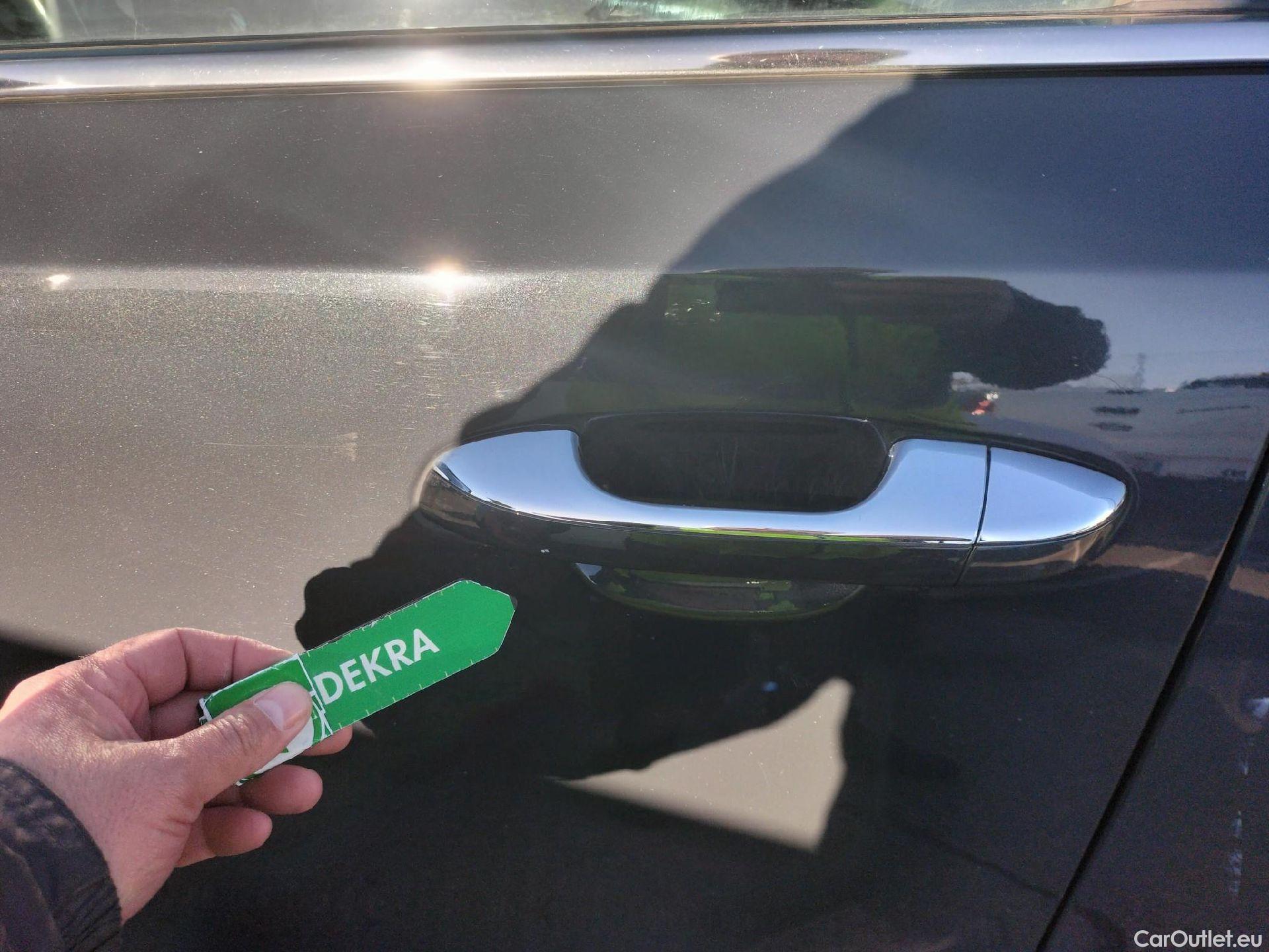  KIA  Sportage KIA  1.6MHEV Drive 100kW(136CV) 4x2(Crist Tintados) #17