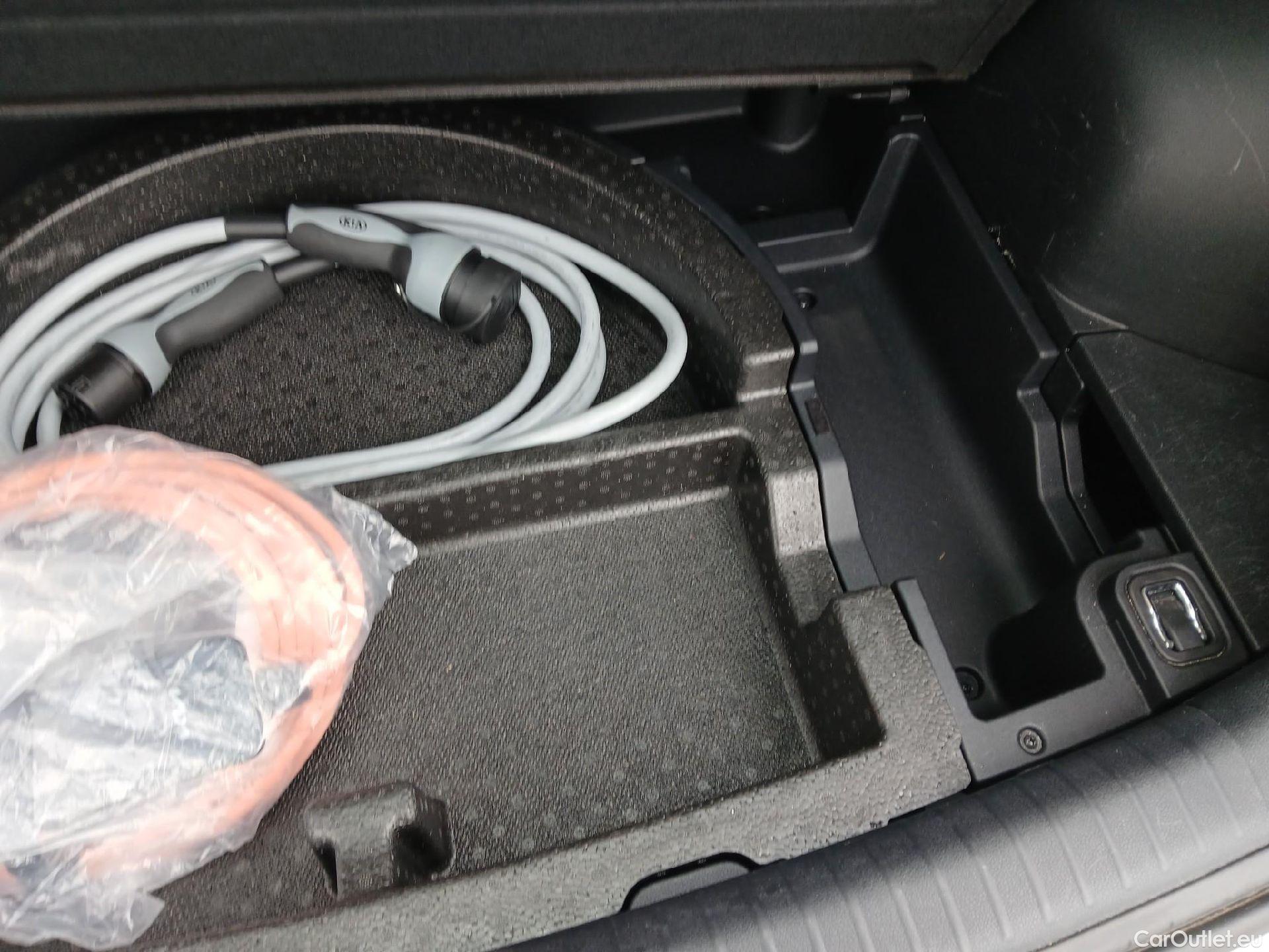  KIA  Niro KIA e- / 2016 / 5P / crossover e- 150kW (204CV) Drive (Long Range) #22