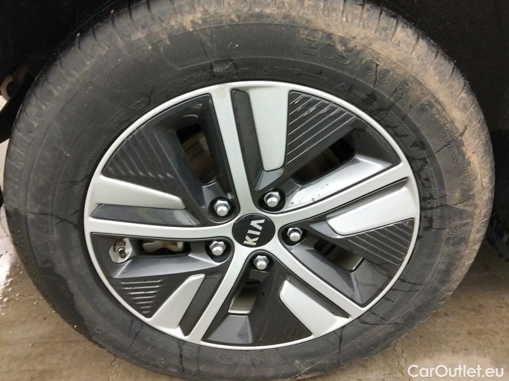  KIA  Niro KIA  / 2019 / 5P / crossover 1.6 GDi HEV 104kW (141CV) Drive #27