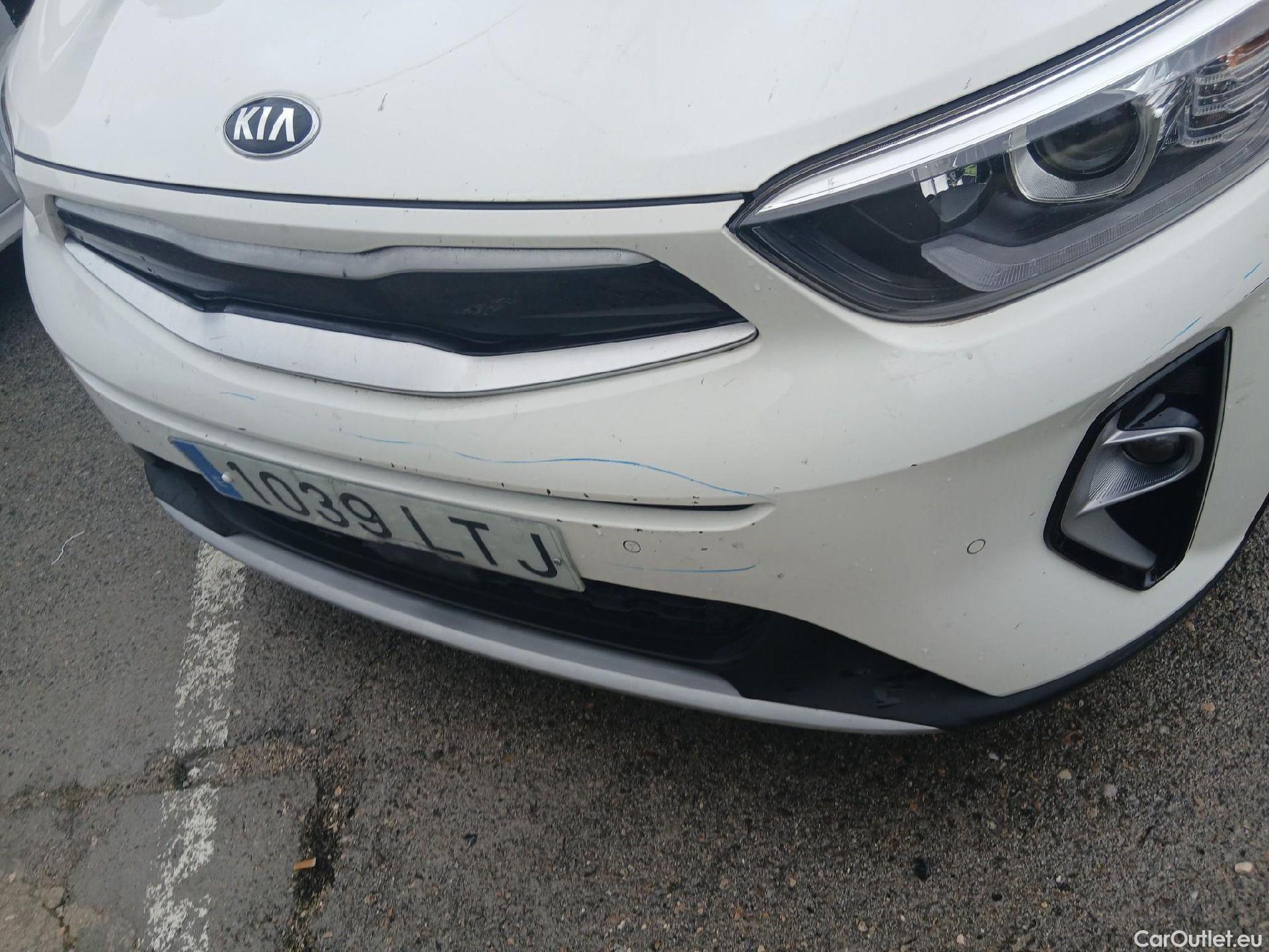  KIA  STONIC KIA  / 2017 / 5P / todoterreno 1.0 T-GDi 88kW (120CV) MHEV iMT Drive #4