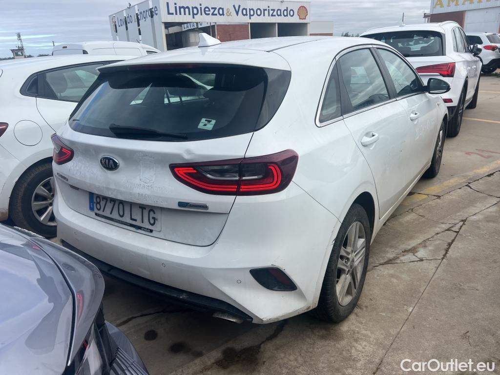  KIA  Cee'd KIA Ceed / 2018 / 5P / berlina con portón 1.0 MHEV 88kW (120CV) Drive DCT #3