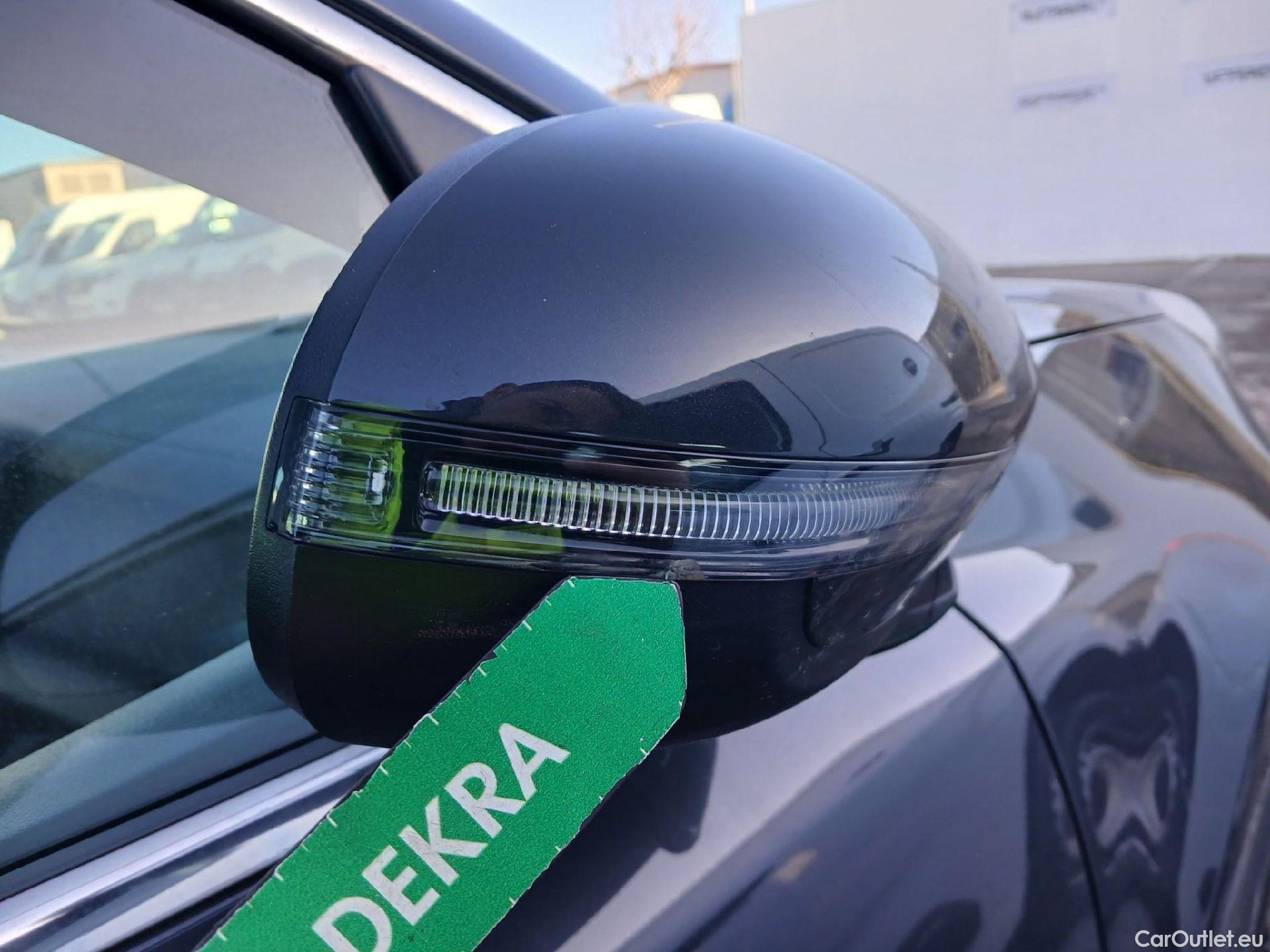  KIA  Sportage KIA  1.6MHEV Drive 100kW(136CV) 4x2(Crist Tintados) #30