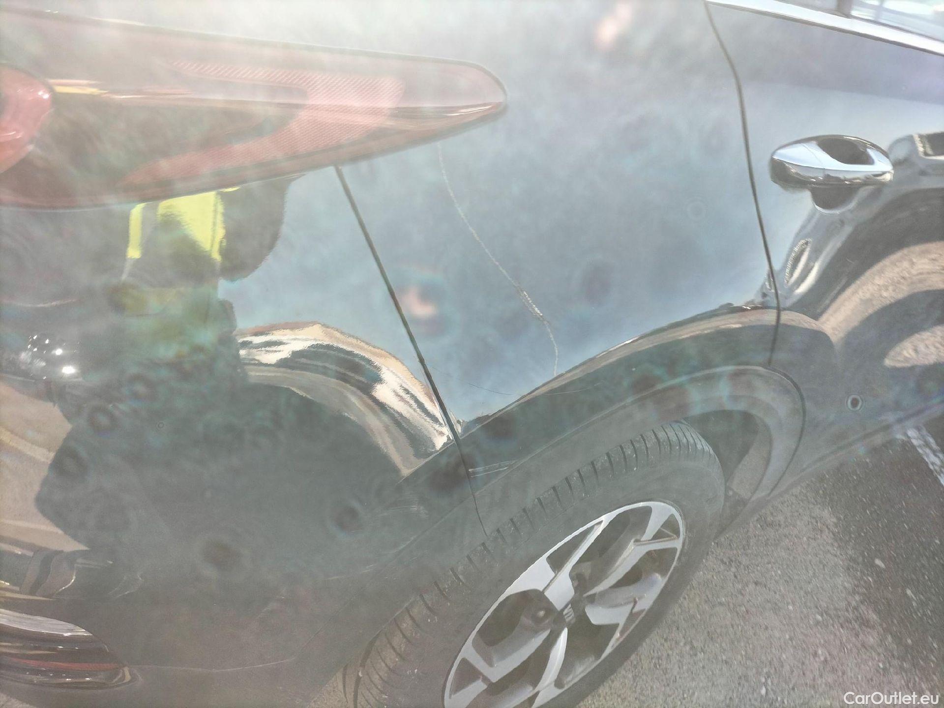  KIA  Sportage KIA  1.6MHEV Drive 100kW(136CV) 4x2(Crist Tintados) #36