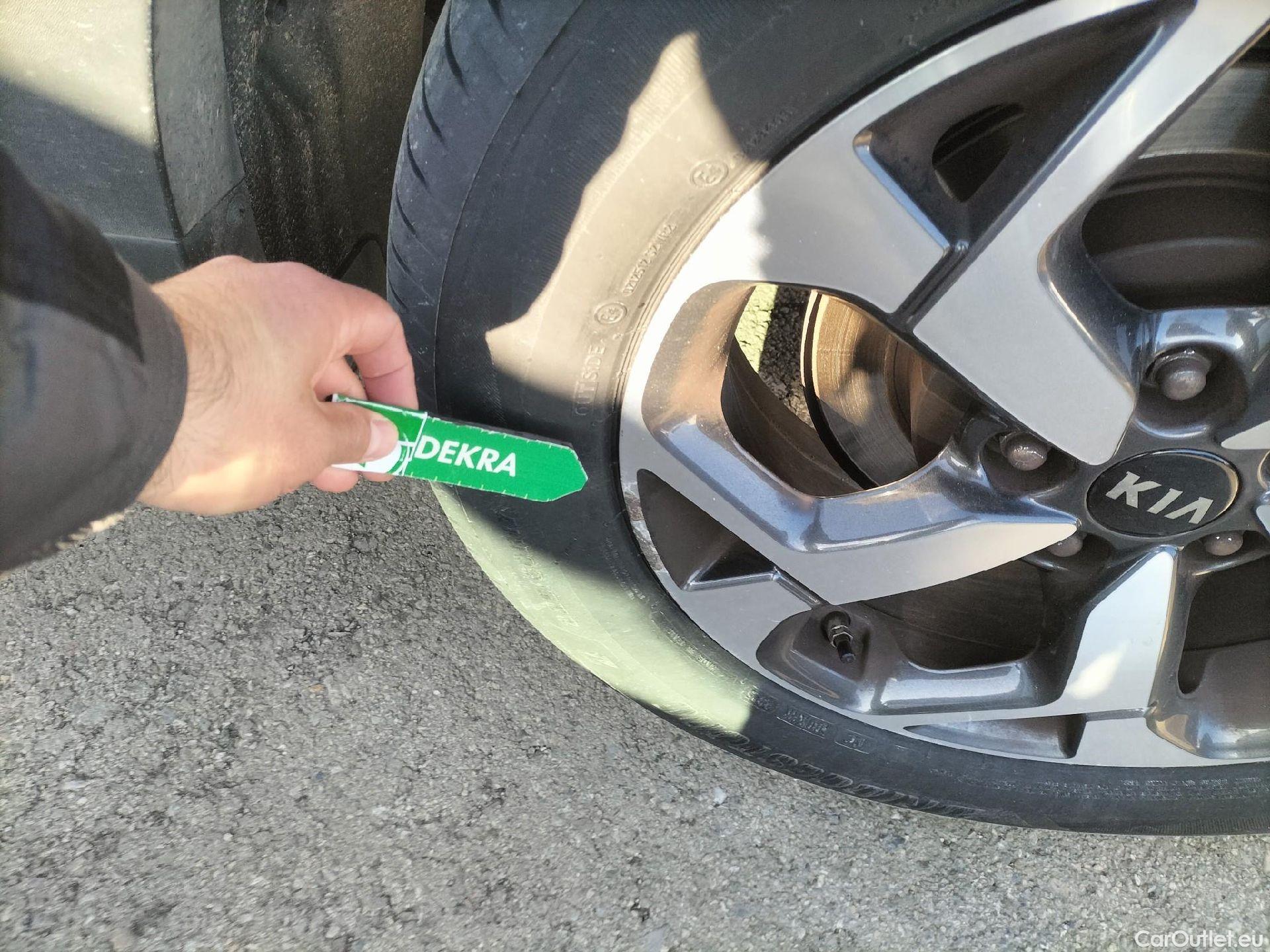  KIA  Sportage KIA  1.6MHEV Drive 100kW(136CV) 4x2(Crist Tintados) #21