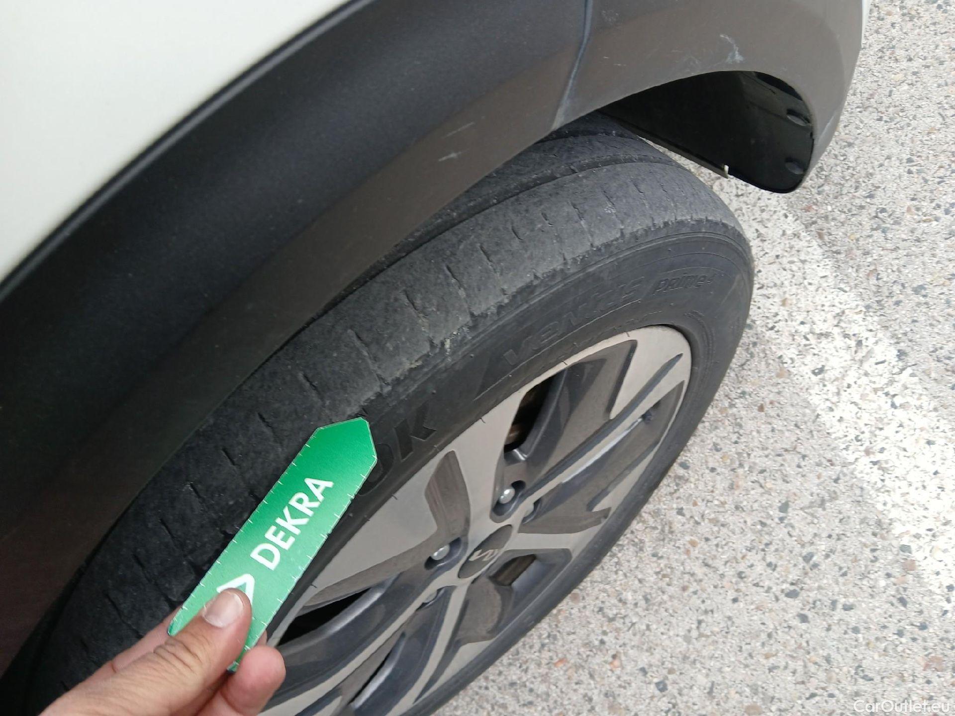  KIA  Niro KIA e- / 2016 / 5P / crossover e- 150kW (204CV) Drive (Long Range) #3