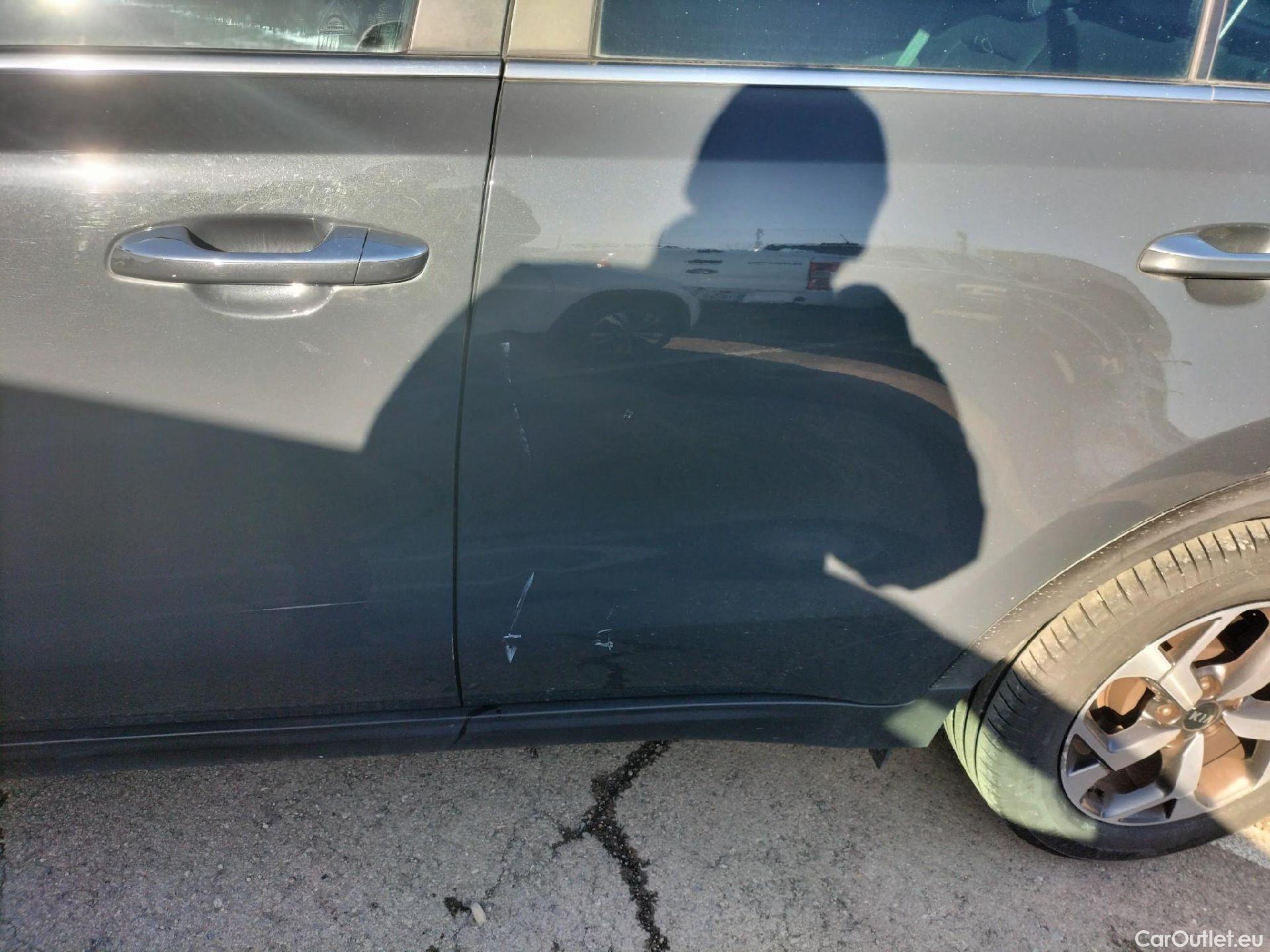  KIA  Sportage KIA  1.6MHEV Drive 100kW(136CV) 4x2(Crist Tintados) #18