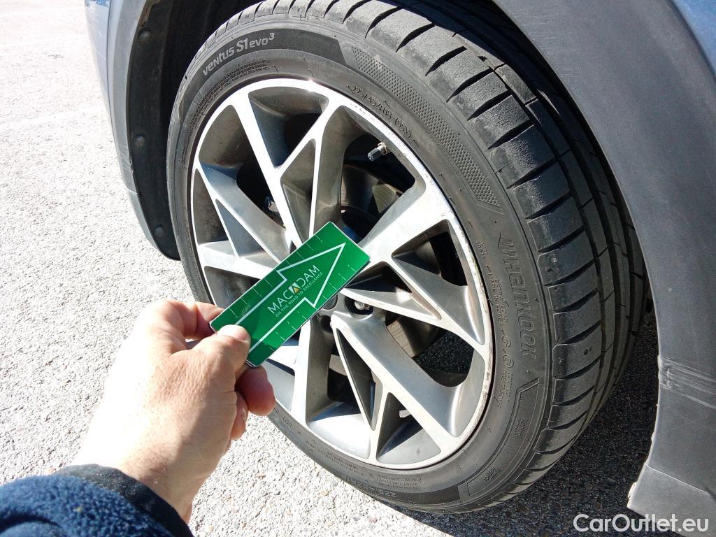  KIA  Niro KIA  / 2019 / 5P / crossover 1.6 GDi HEV 104kW (141CV) Emotion #8