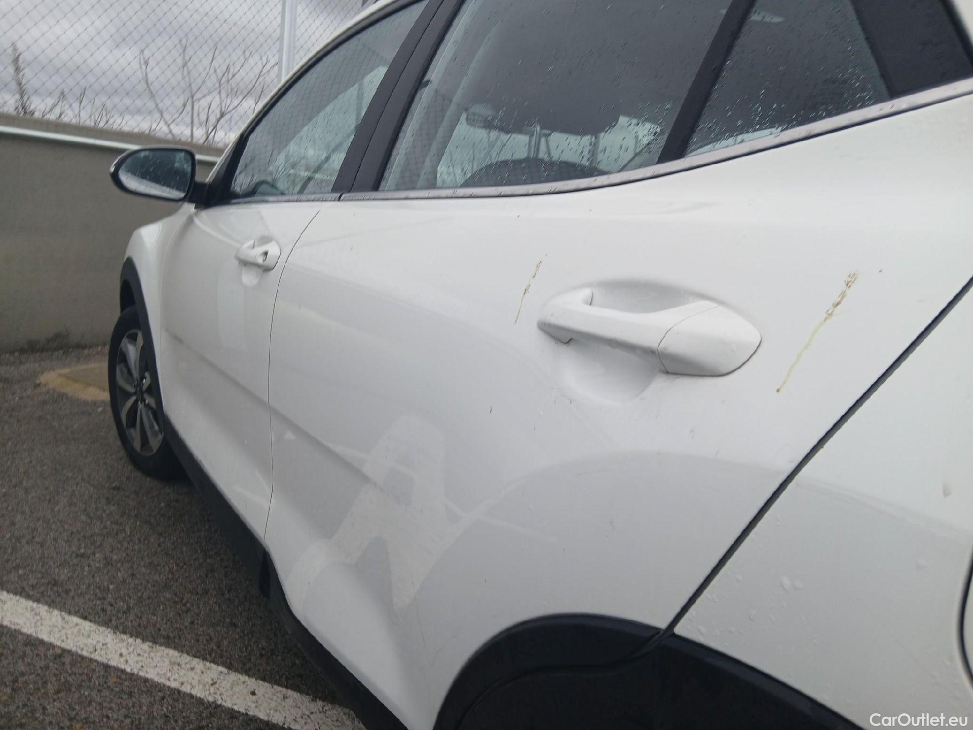  KIA  STONIC KIA  / 2017 / 5P / todoterreno 1.0 T-GDi 88kW (120CV) MHEV iMT Drive #16