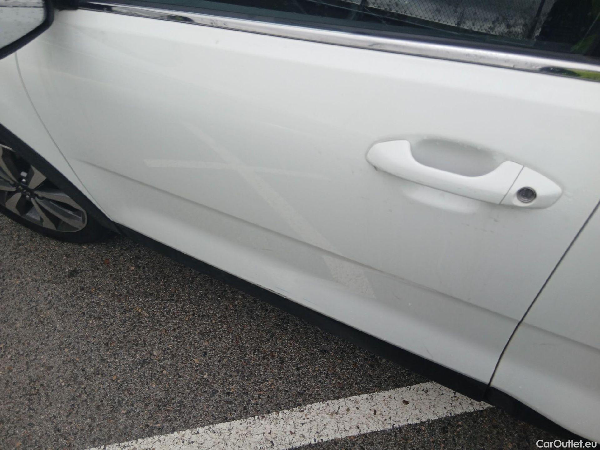  KIA  STONIC KIA  / 2017 / 5P / todoterreno 1.0 T-GDi 88kW (120CV) MHEV iMT Drive #12