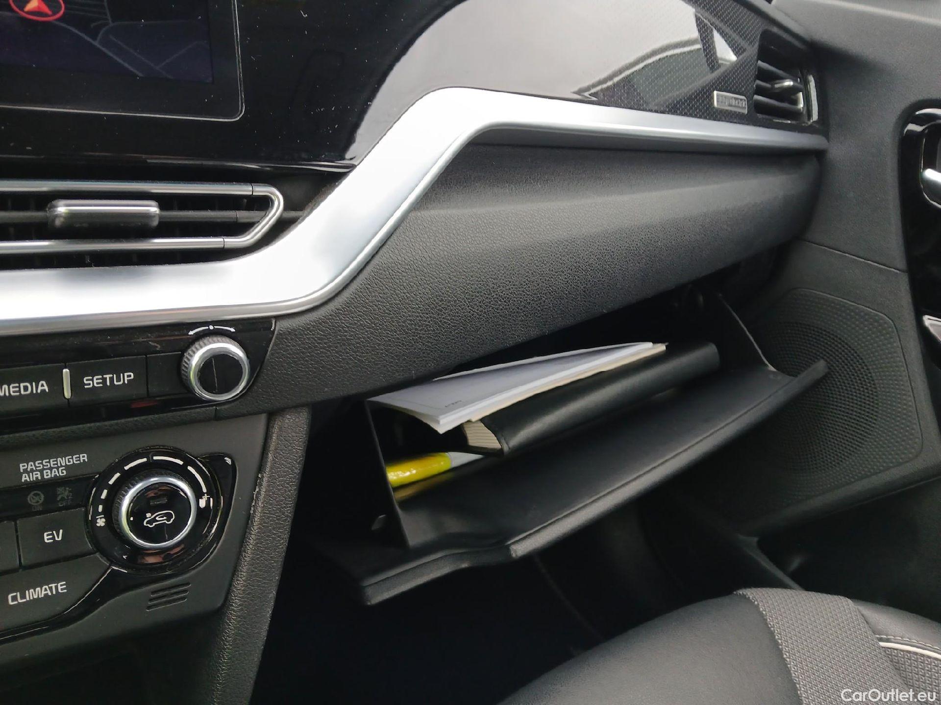  KIA  Niro KIA e- / 2016 / 5P / crossover e- 150kW (204CV) Drive (Long Range) #1