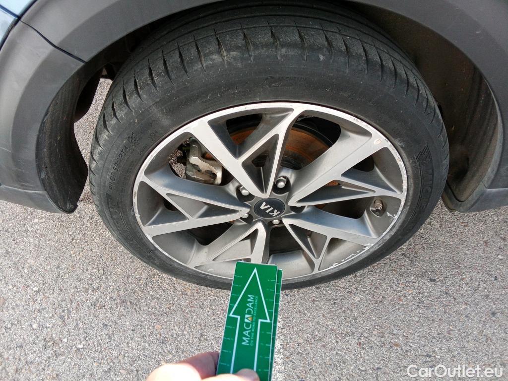  KIA  Niro KIA  / 2019 / 5P / crossover 1.6 GDi HEV 104kW (141CV) Emotion #12