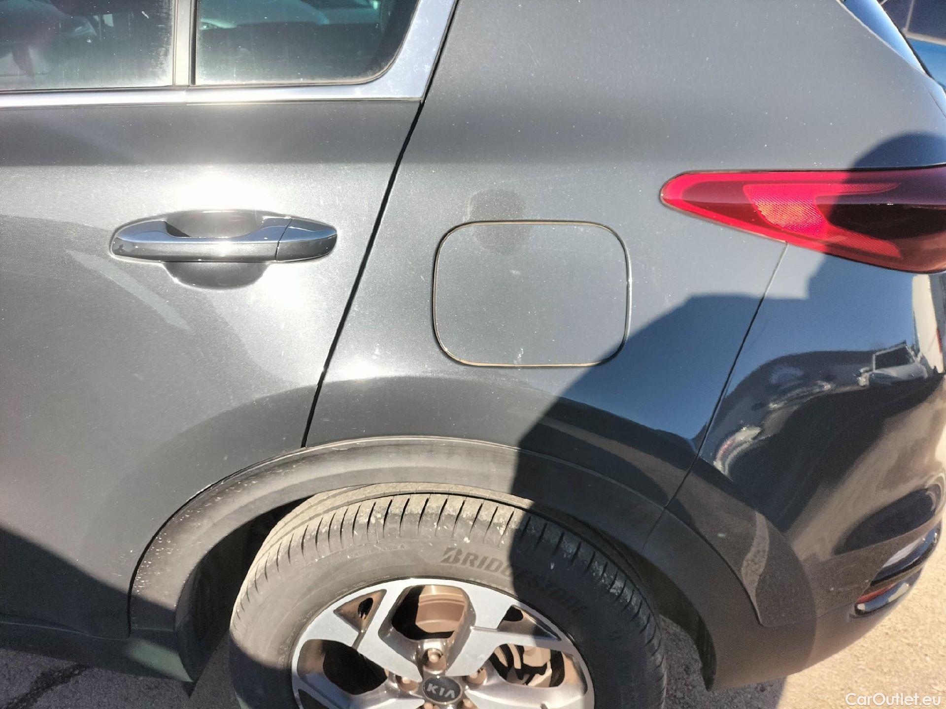  KIA  Sportage KIA  1.6MHEV Drive 100kW(136CV) 4x2(Crist Tintados) #23