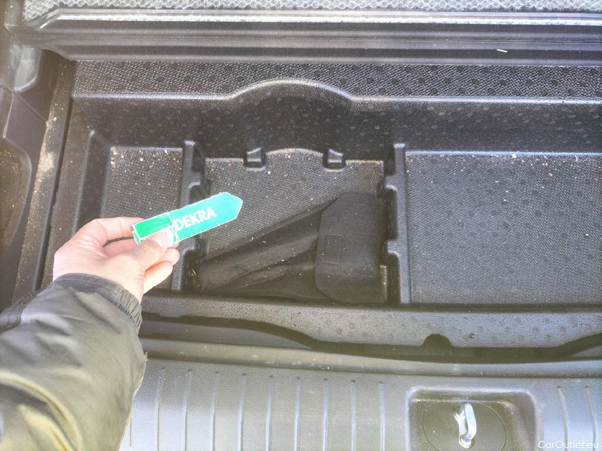  KIA  Sportage KIA  1.6MHEV Drive 100kW(136CV) 4x2(Crist Tintados) #1