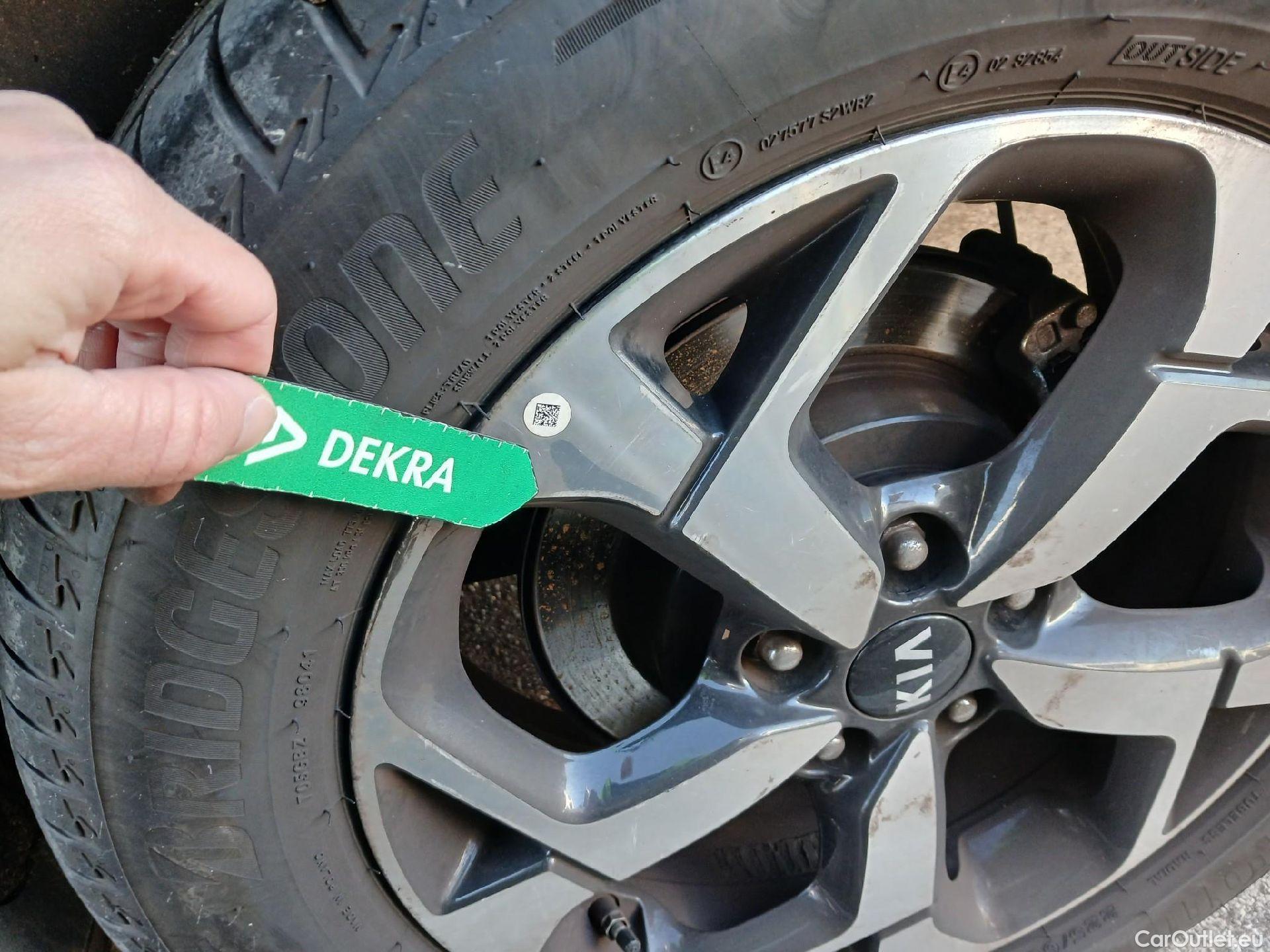  KIA  Sportage KIA  1.6MHEV Drive 100kW(136CV) 4x2(Crist Tintados) #16