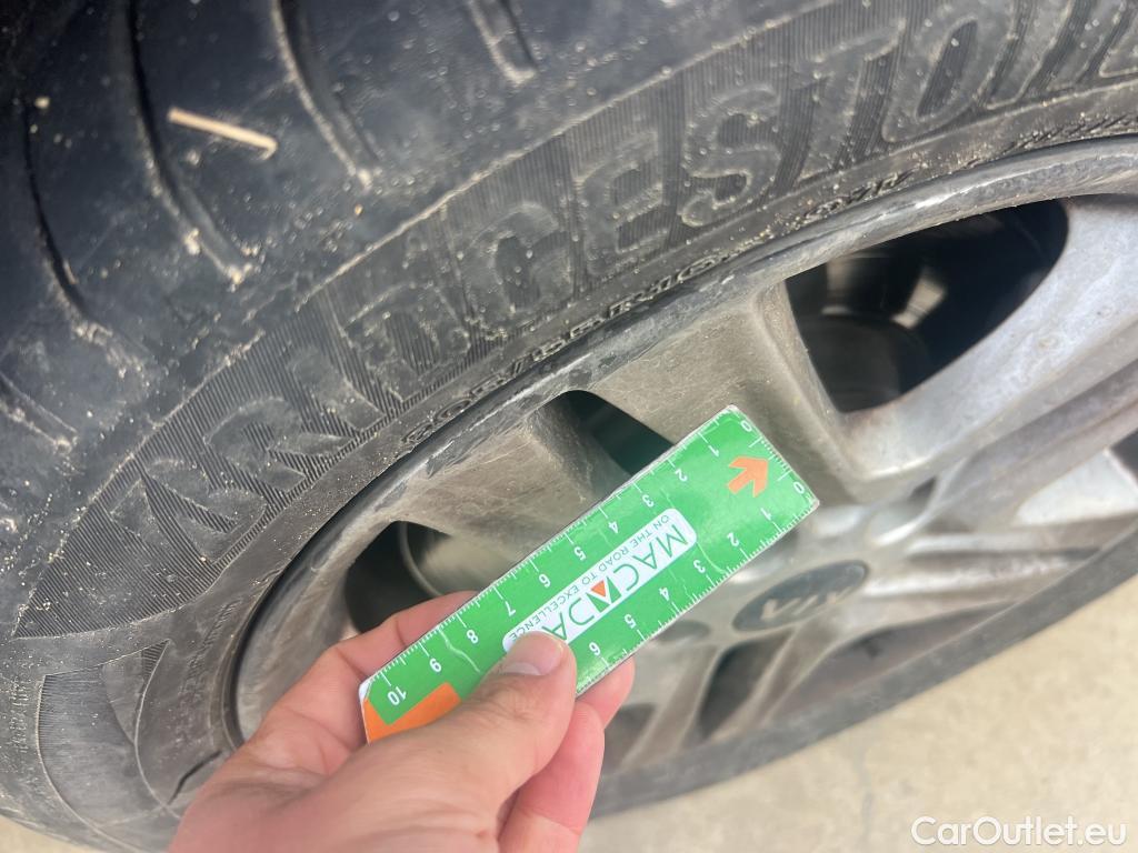  KIA  Cee'd KIA Ceed / 2018 / 5P / berlina con portón 1.0 MHEV 88kW (120CV) Drive DCT #19