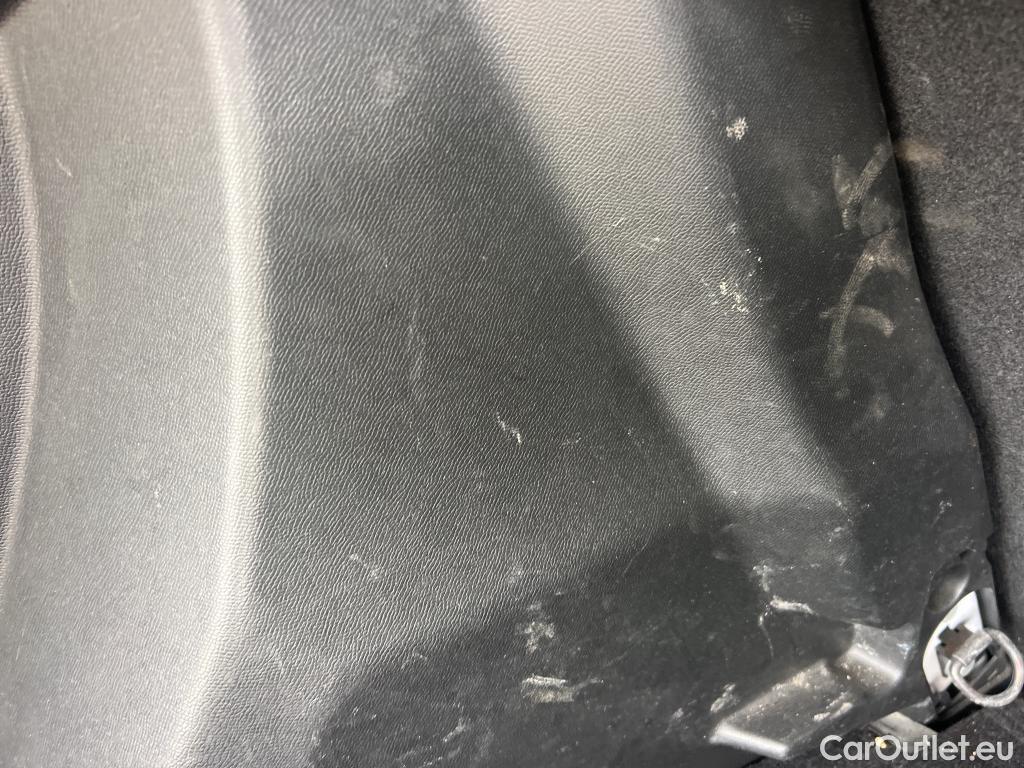  Peugeot  2008 PEUGEOT  / 2019 / 5P / todoterreno Active Pack BlueHDI 81kW (110CV) #17