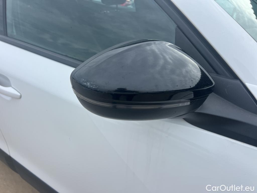  Peugeot  2008 PEUGEOT  / 2019 / 5P / todoterreno Active Pack BlueHDI 81kW (110CV) #25