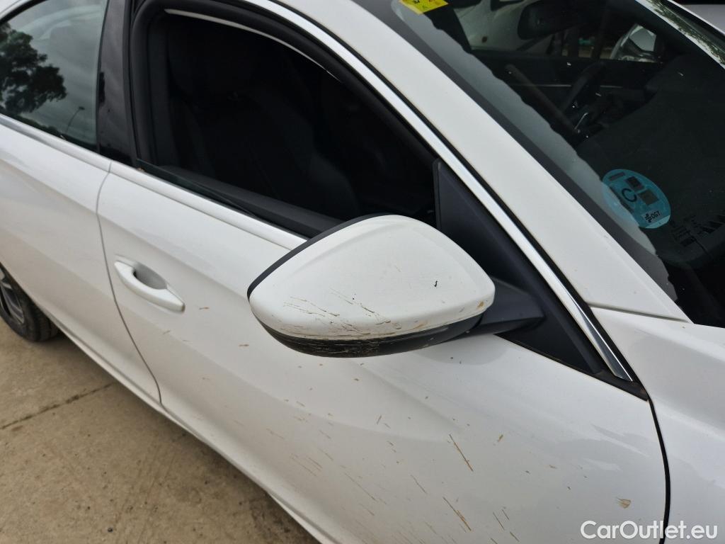  Peugeot  508 PEUGEOT  / 2018 / 5P / berlina con portón 5P Allure BlueHDi 120kW (160) S&S EAT8 #20