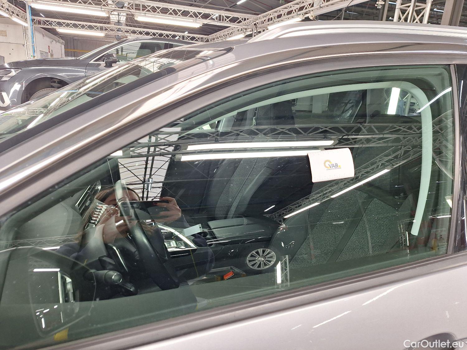  Peugeot  5008 Peugeot,  '16, Peugeot  1.5 BlueHDi 96kW S&S EAT8 Allure 5d 7pl #29