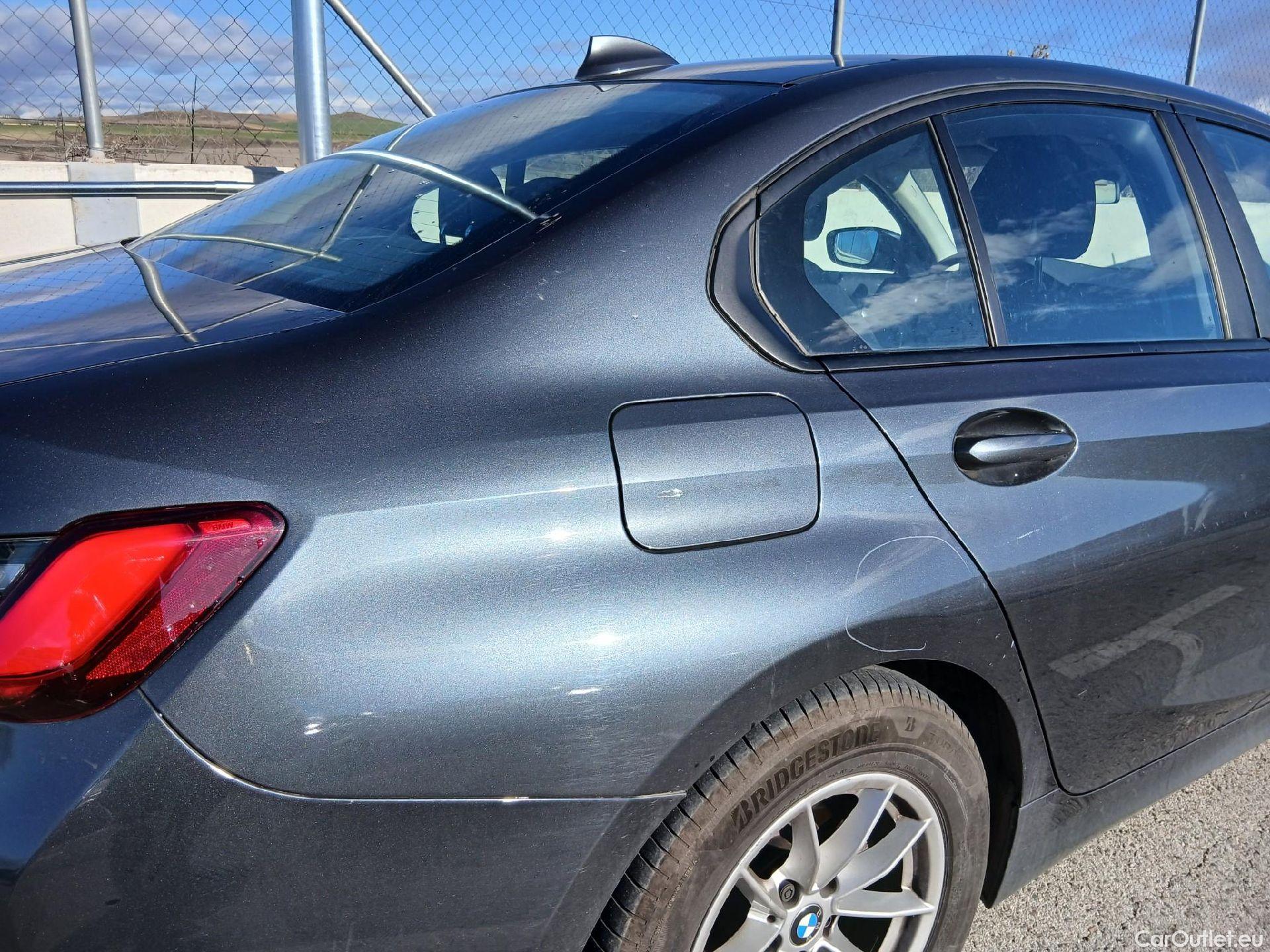  Bmw  Serie 3 BMW  / 2018 / 4P / sedán 318d #36