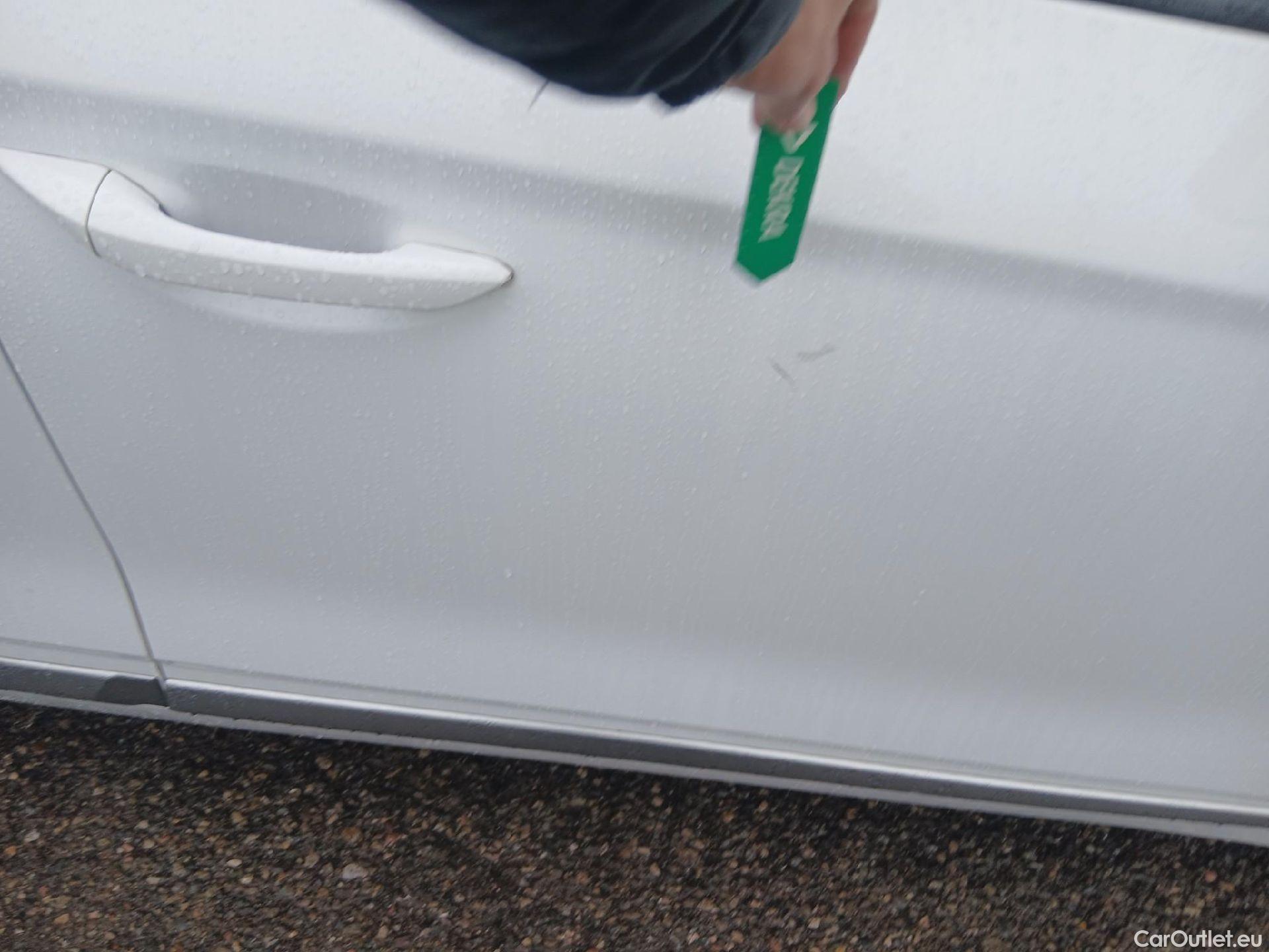  Hyundai   Ioniq HYUNDAI / 2019 / 5P / berlina con portón 1.6 GDI HEV Klass LE DCT #30