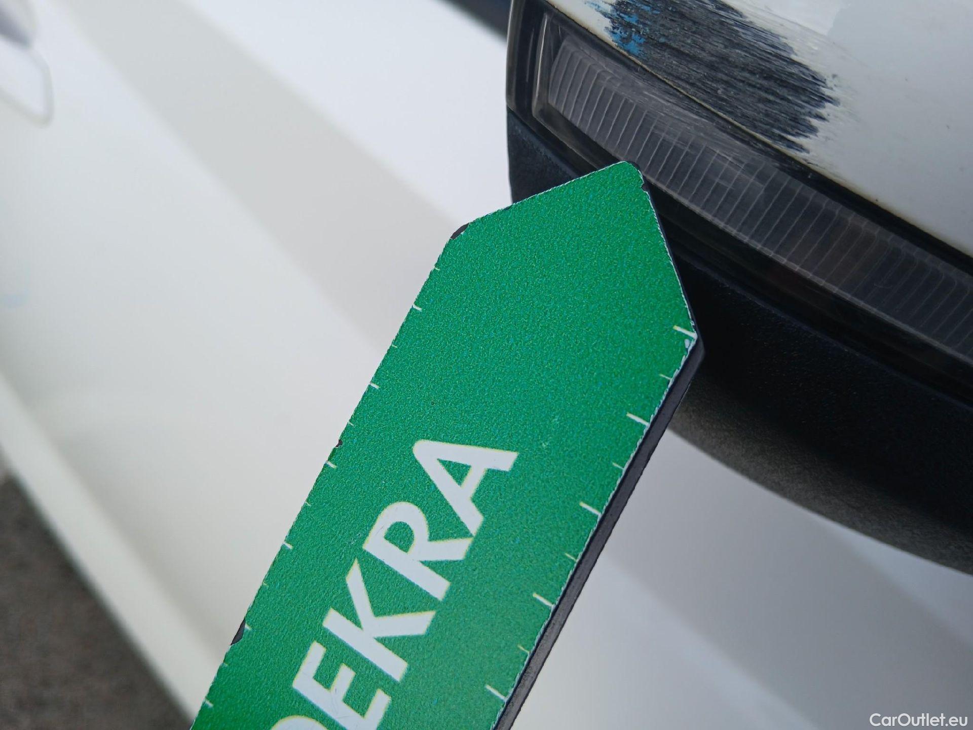  Hyundai  i20 HYUNDAI  / 2020 / 5P / berlina con portón 1.2 MPI SLX #44