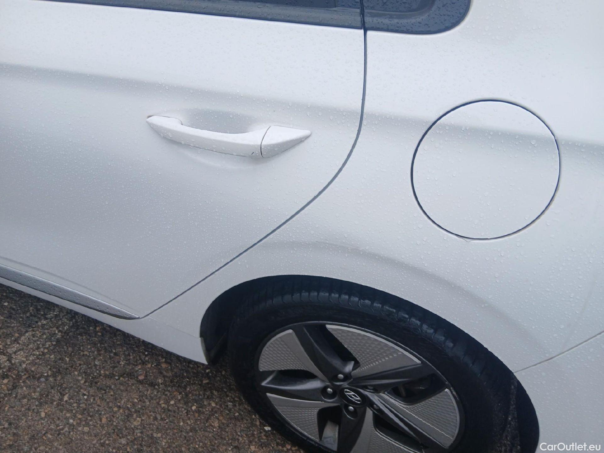  Hyundai   Ioniq HYUNDAI / 2019 / 5P / berlina con portón 1.6 GDI HEV Klass LE DCT #18