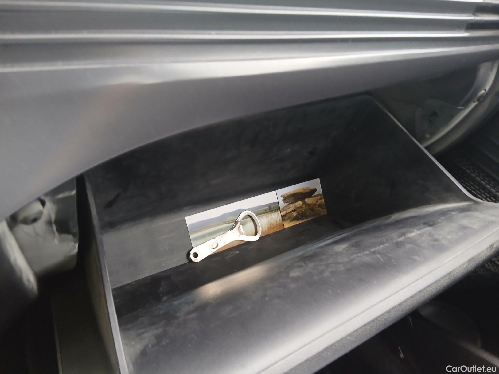  Hyundai  i20 HYUNDAI  / 2020 / 5P / berlina con portón 1.2 MPI SLX #1