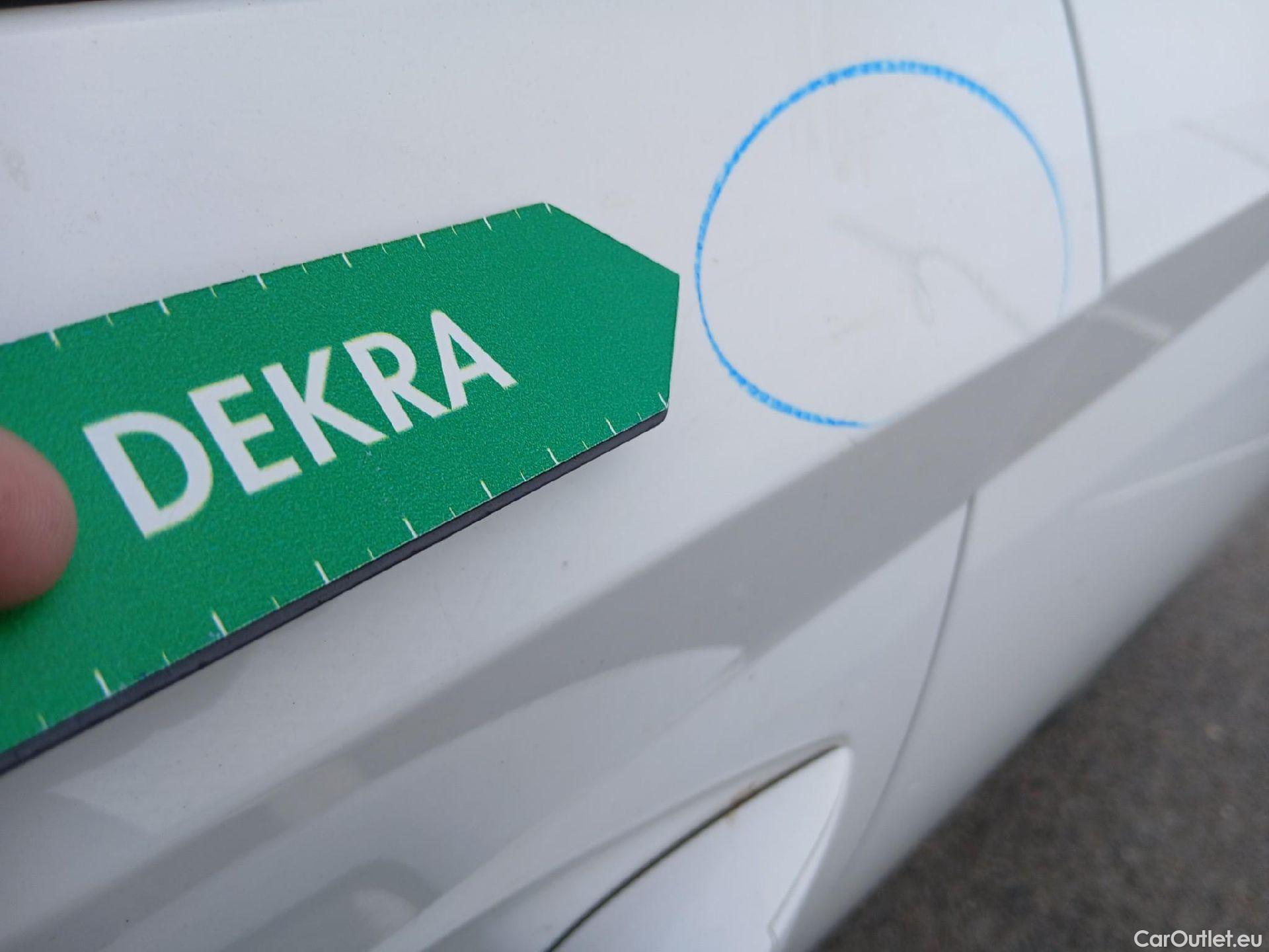  Hyundai  i20 HYUNDAI  / 2020 / 5P / berlina con portón 1.2 MPI SLX #12