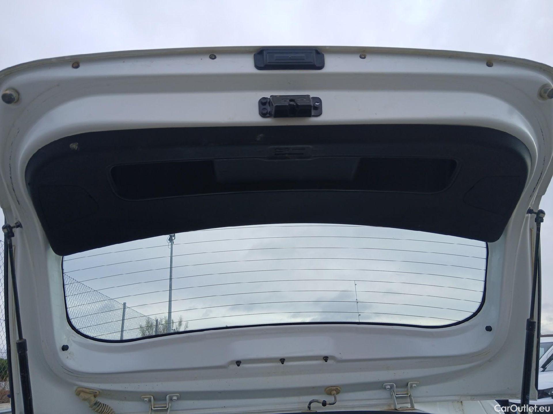  Hyundai  i20 HYUNDAI  / 2020 / 5P / berlina con portón 1.2 MPI SLX #30