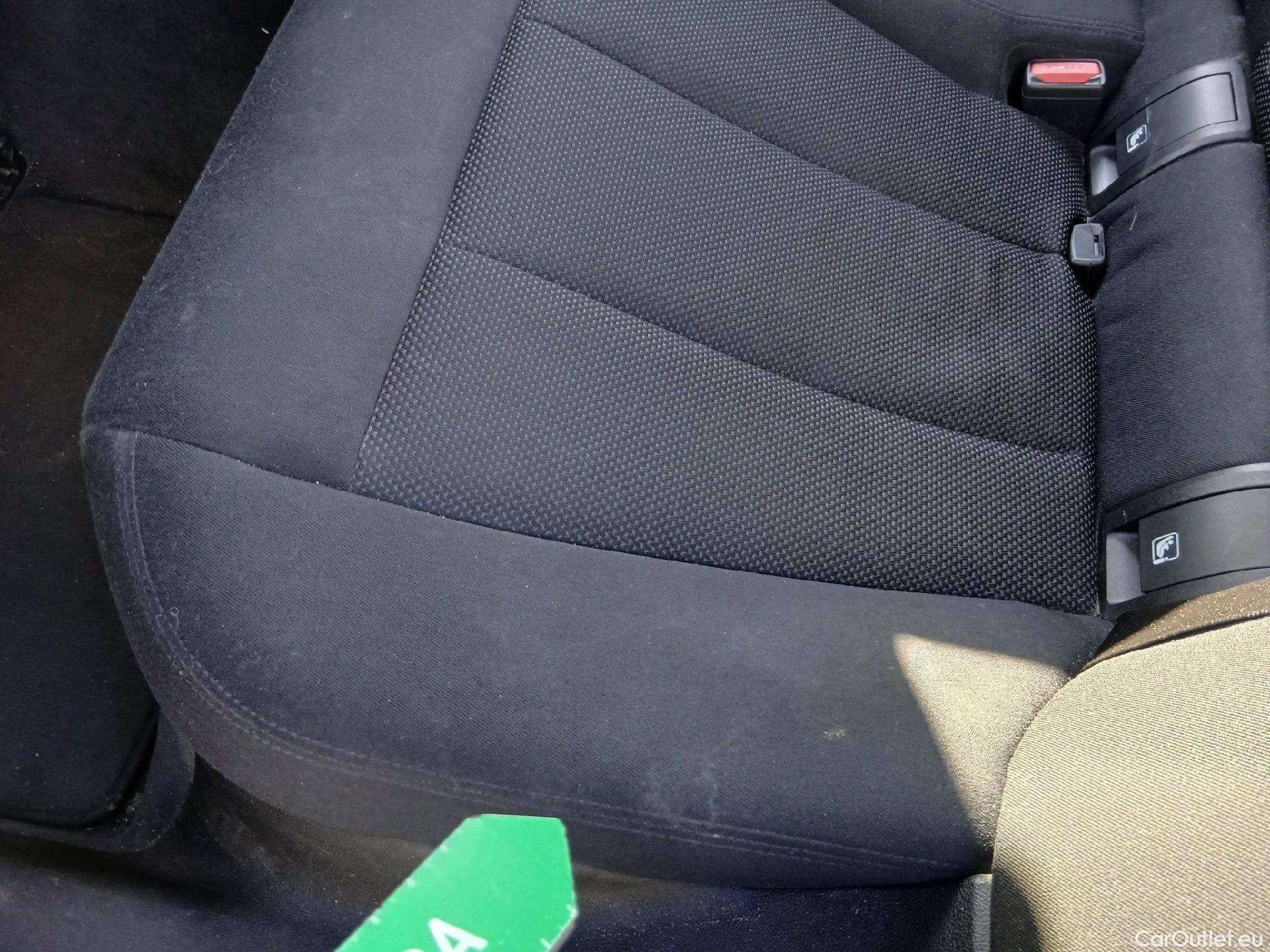  Bmw  Serie 3 BMW  / 2018 / 4P / sedán 318d #23