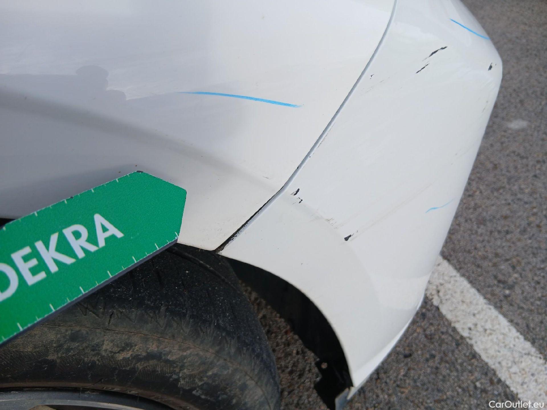  Hyundai  i20 HYUNDAI  / 2020 / 5P / berlina con portón 1.2 MPI SLX #49