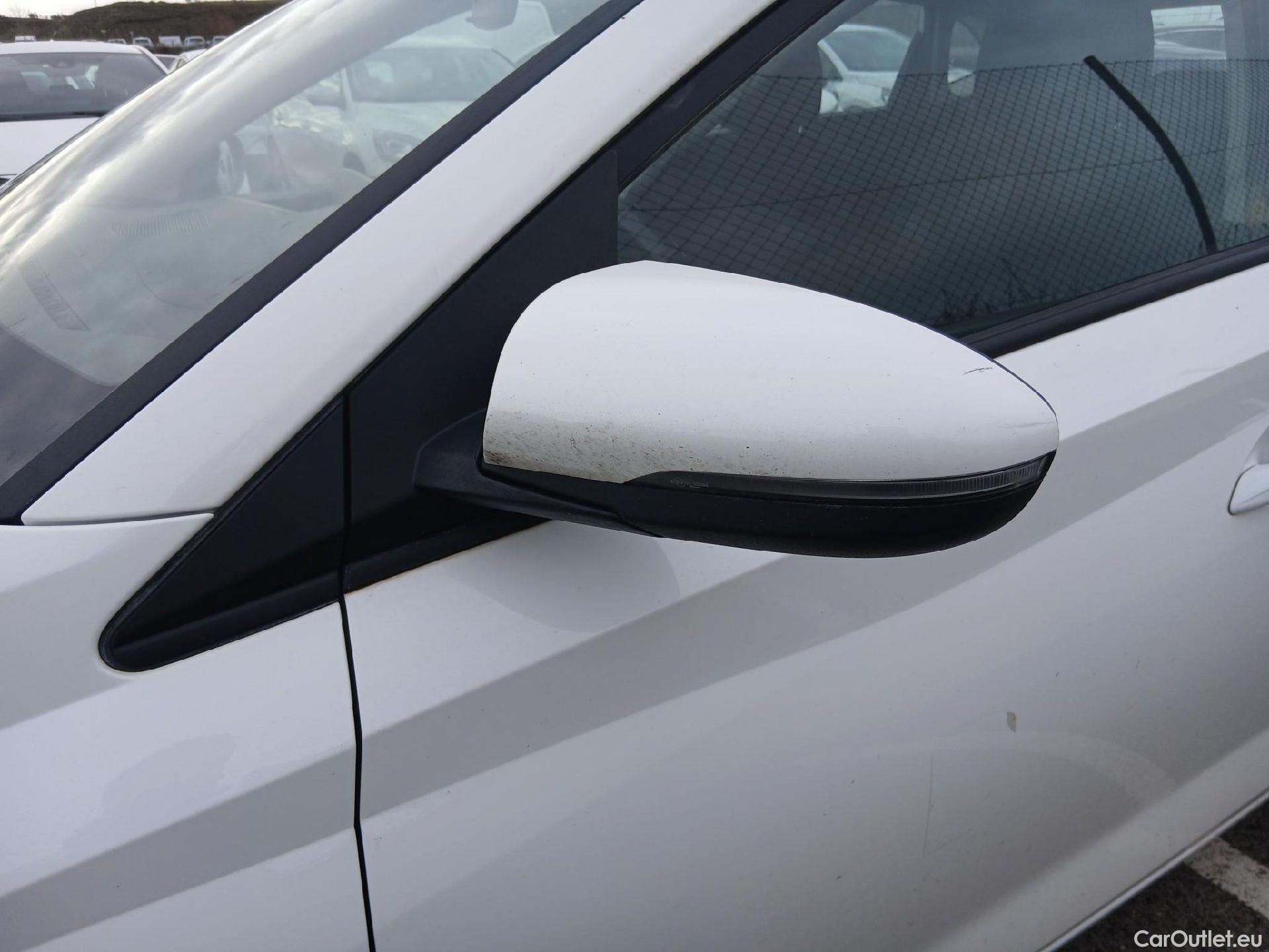  Hyundai  i20 HYUNDAI  / 2020 / 5P / berlina con portón 1.2 MPI SLX #10