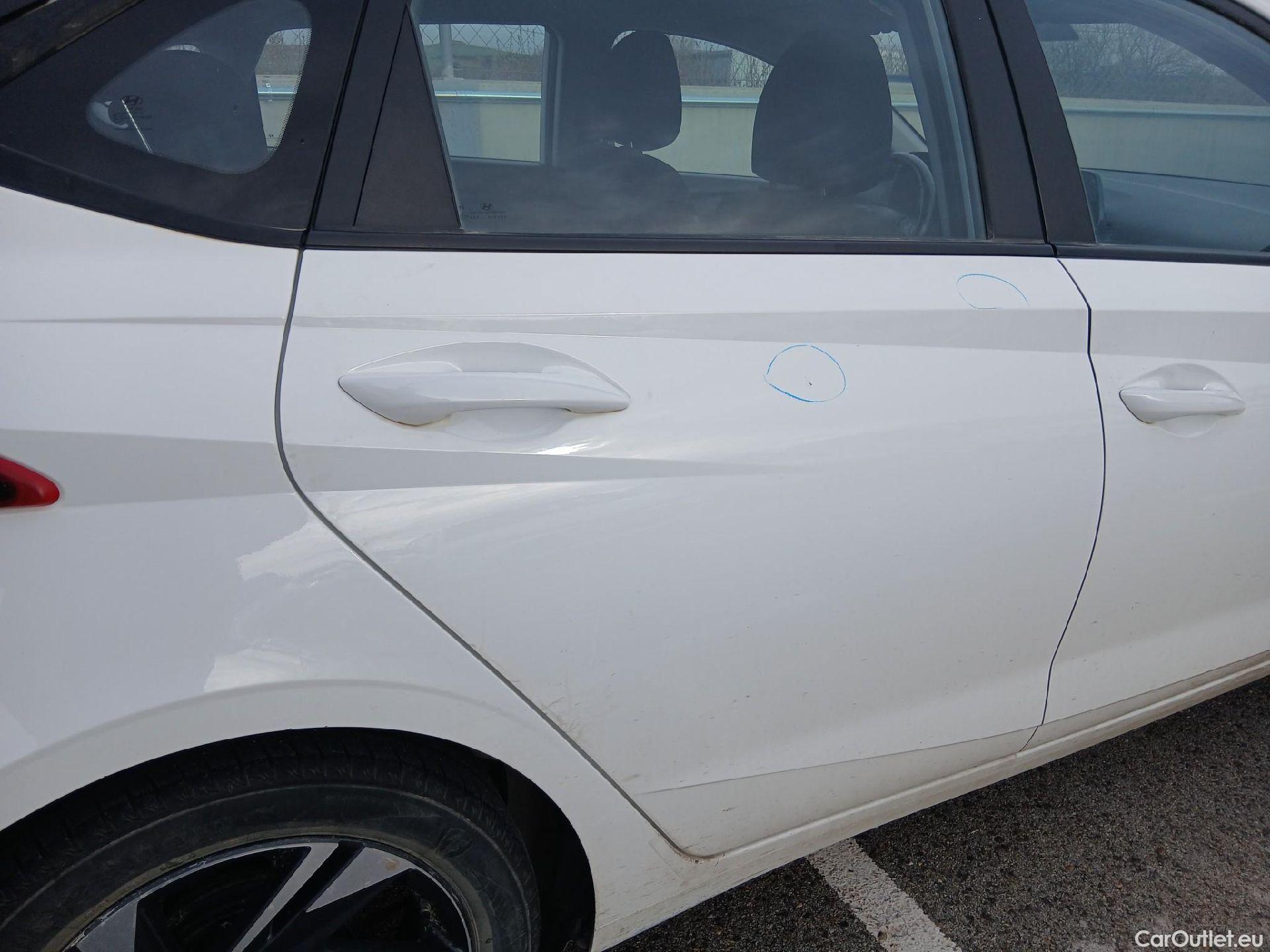  Hyundai  i20 HYUNDAI  / 2020 / 5P / berlina con portón 1.2 MPI SLX #40