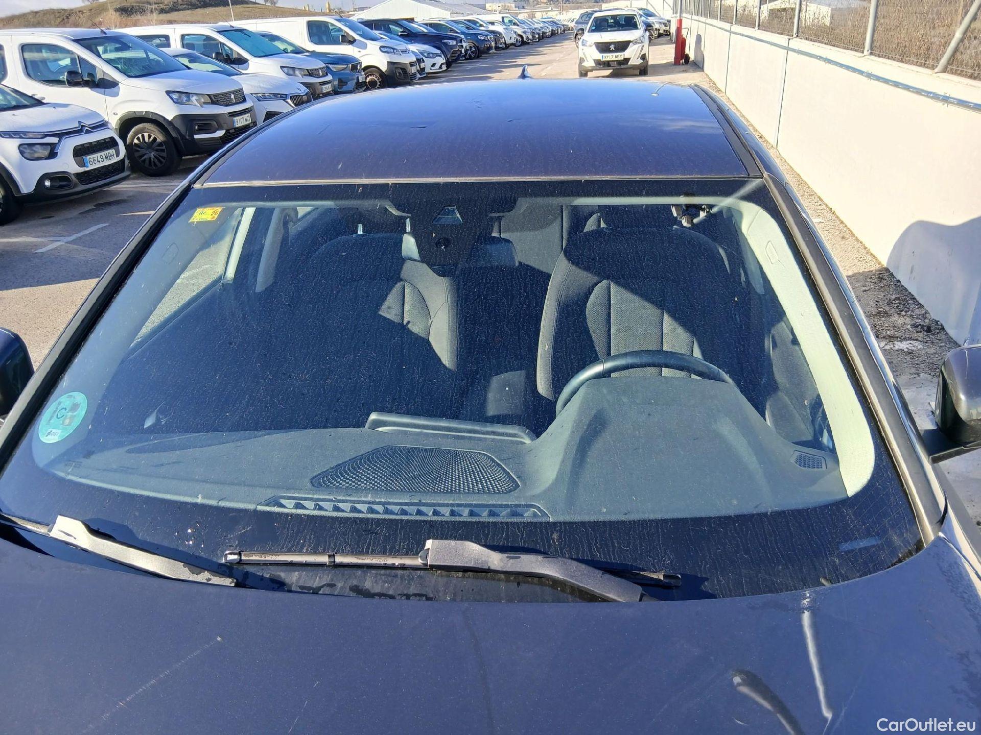  Bmw  Serie 3 BMW  / 2018 / 4P / sedán 318d #1