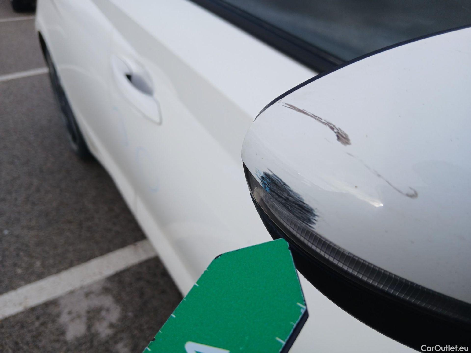  Hyundai  i20 HYUNDAI  / 2020 / 5P / berlina con portón 1.2 MPI SLX #43