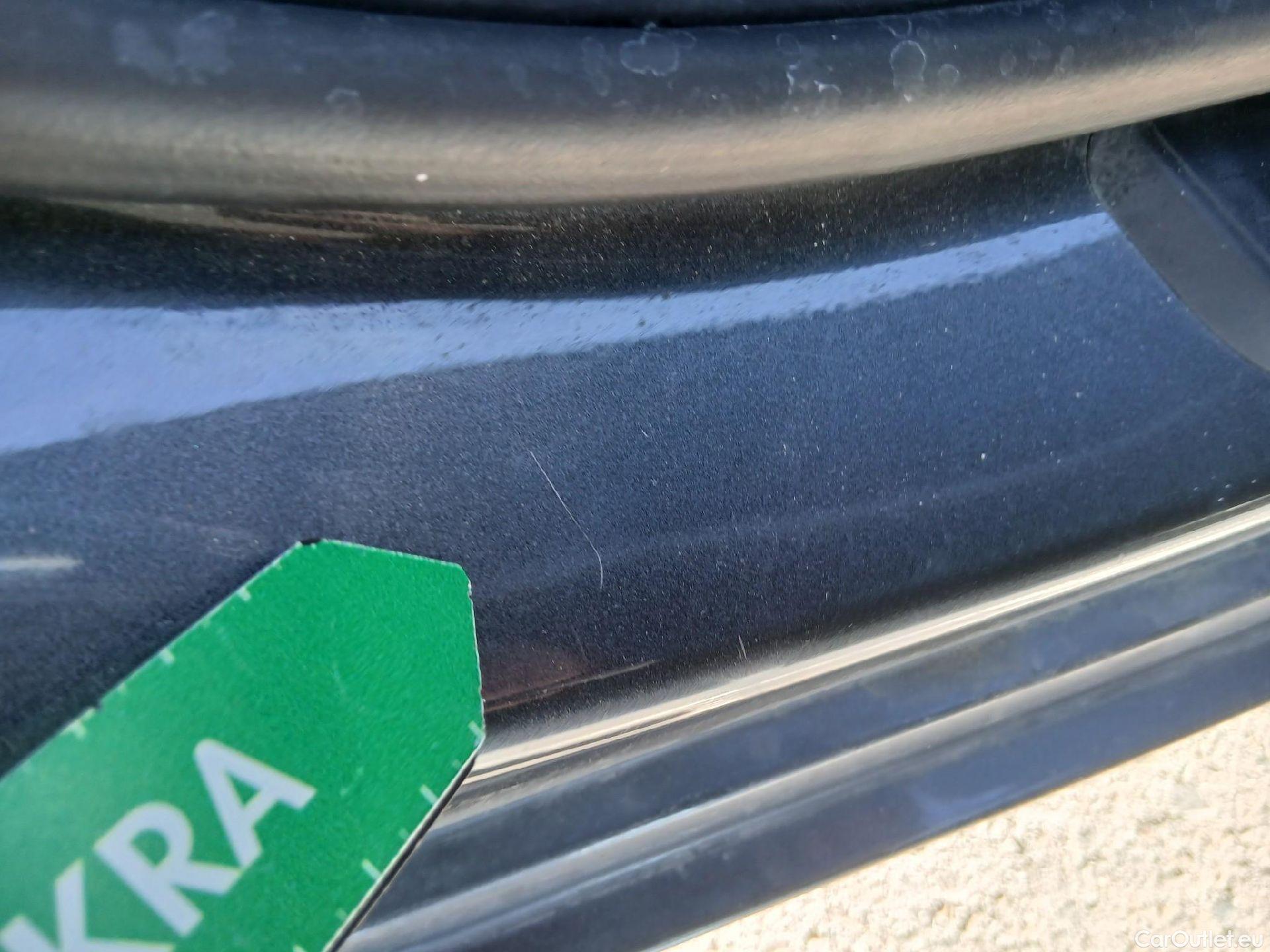  Bmw  Serie 3 BMW  / 2018 / 4P / sedán 318d #48