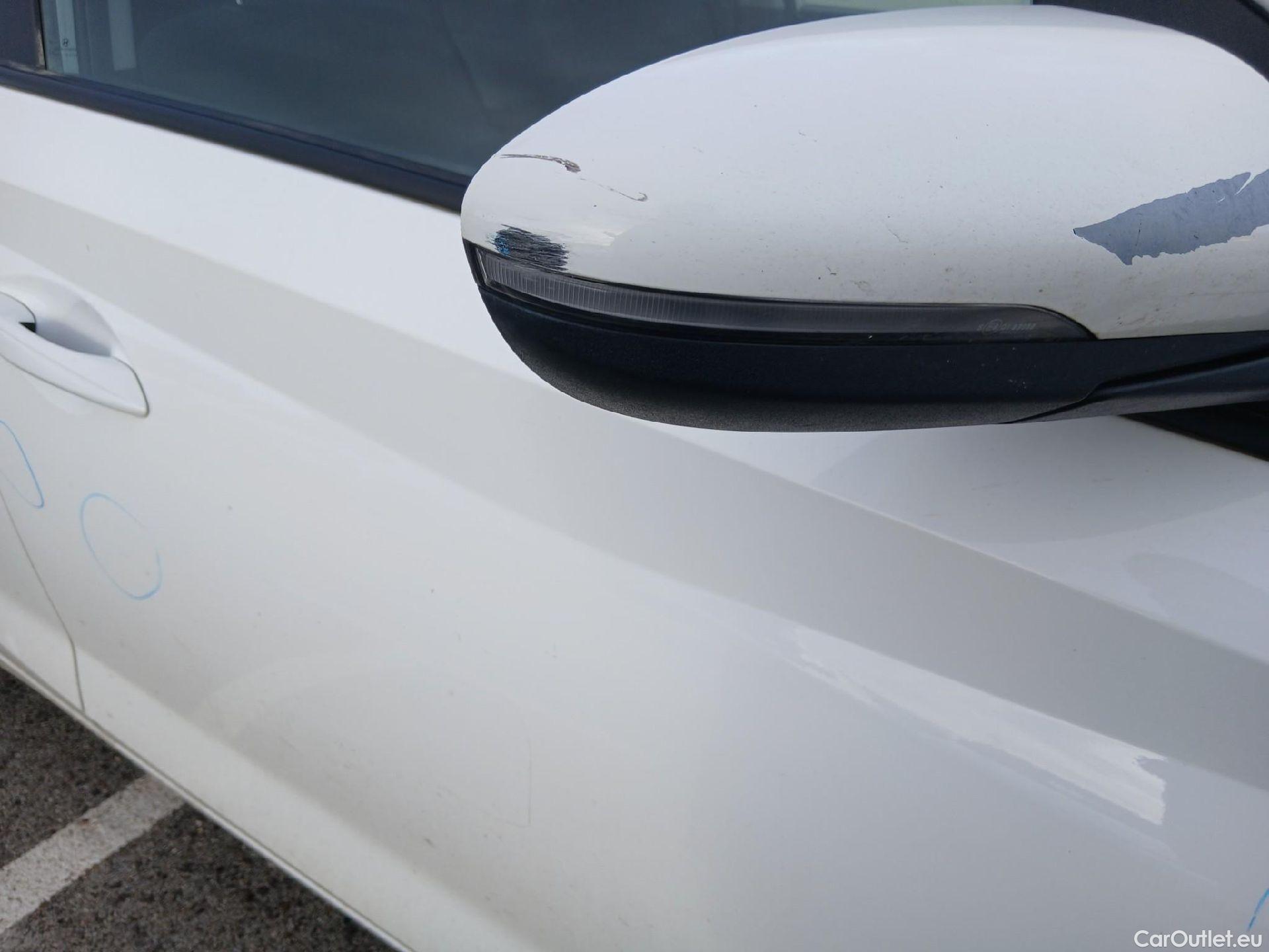  Hyundai  i20 HYUNDAI  / 2020 / 5P / berlina con portón 1.2 MPI SLX #45