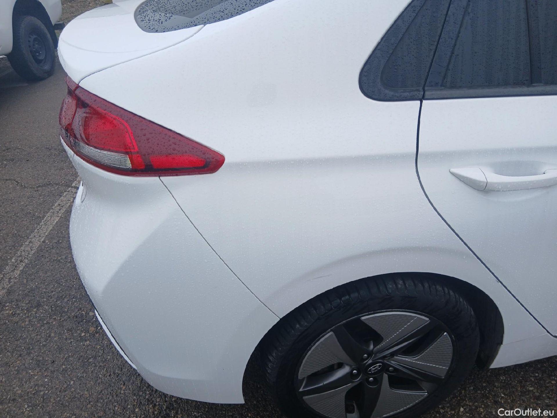  Hyundai   Ioniq HYUNDAI / 2019 / 5P / berlina con portón 1.6 GDI HEV Klass LE DCT #24