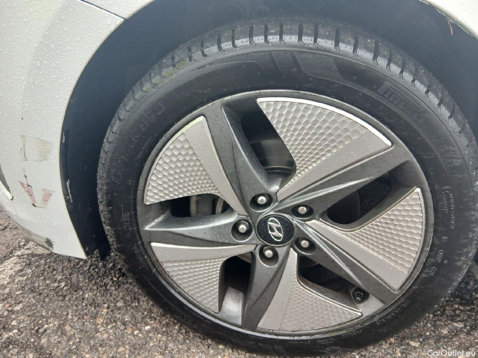  Hyundai   Ioniq HYUNDAI / 2019 / 5P / berlina con portón 1.6 GDI HEV Klass LE DCT #9