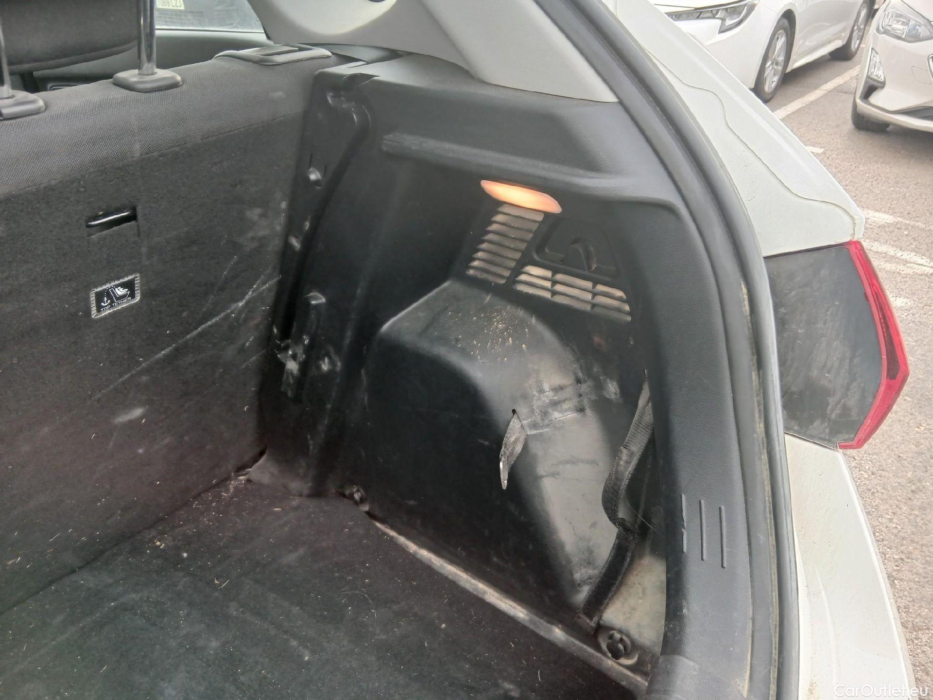  Hyundai  i20 HYUNDAI  / 2020 / 5P / berlina con portón 1.2 MPI SLX #36