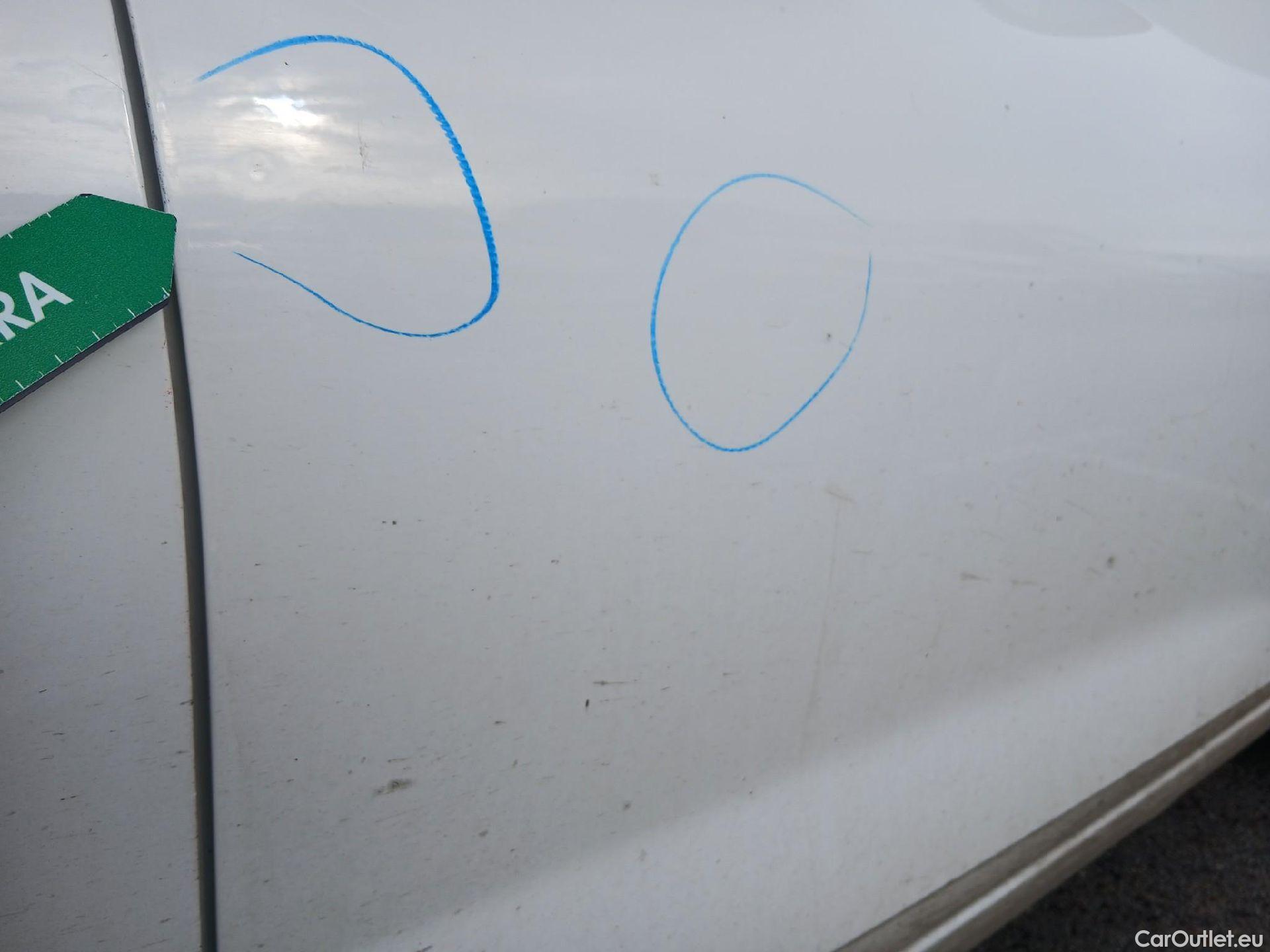  Hyundai  i20 HYUNDAI  / 2020 / 5P / berlina con portón 1.2 MPI SLX #42