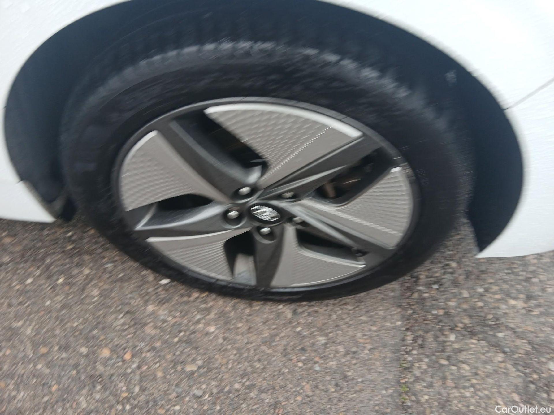  Hyundai   Ioniq HYUNDAI / 2019 / 5P / berlina con portón 1.6 GDI HEV Klass LE DCT #19